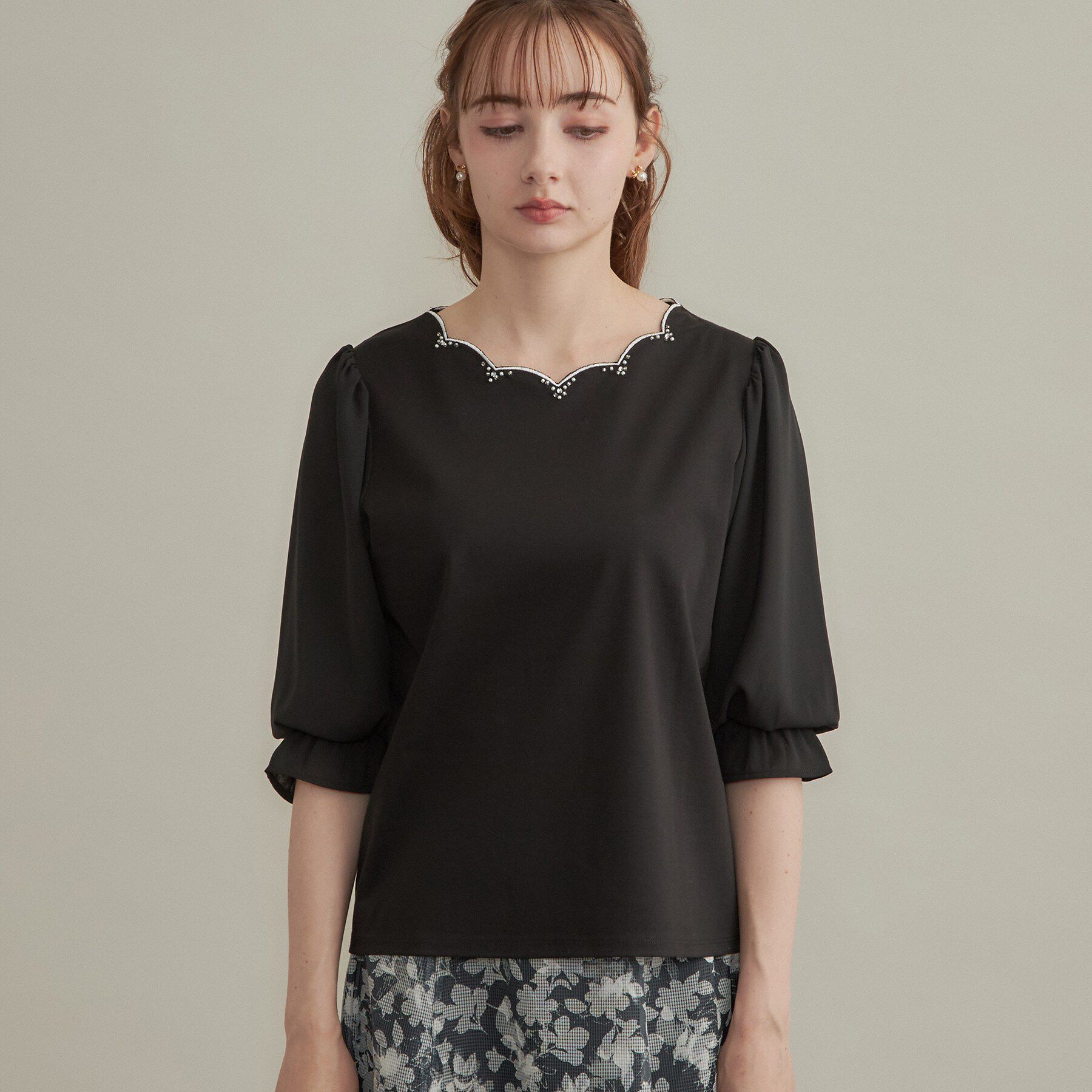 Couture broach「【顔まわり華やぐ・UVカット】スカラ刺繍トップス」|Tシャツ・カットソー|