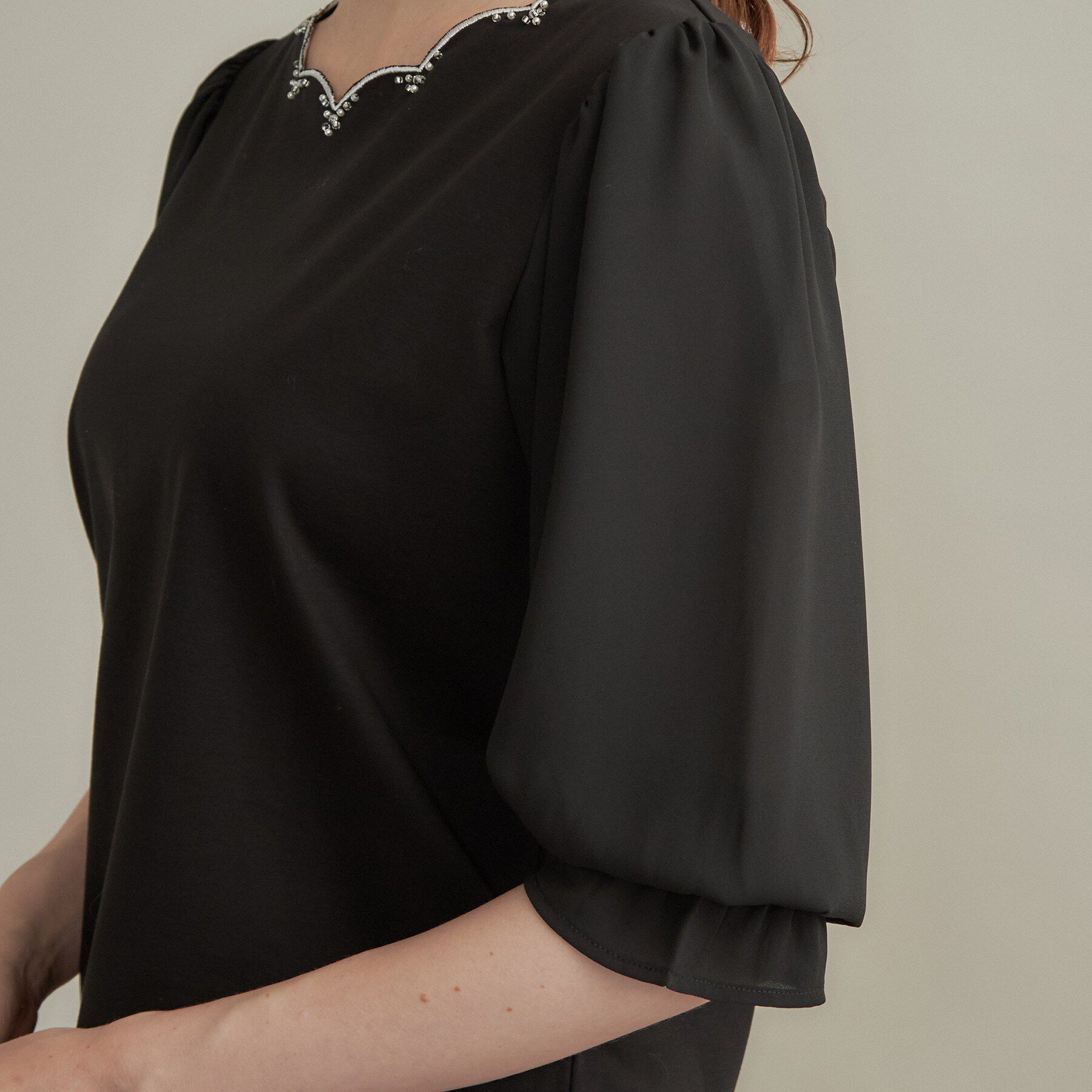 Couture broach「【顔まわり華やぐ・UVカット】スカラ刺繍トップス」|Tシャツ・カットソー|