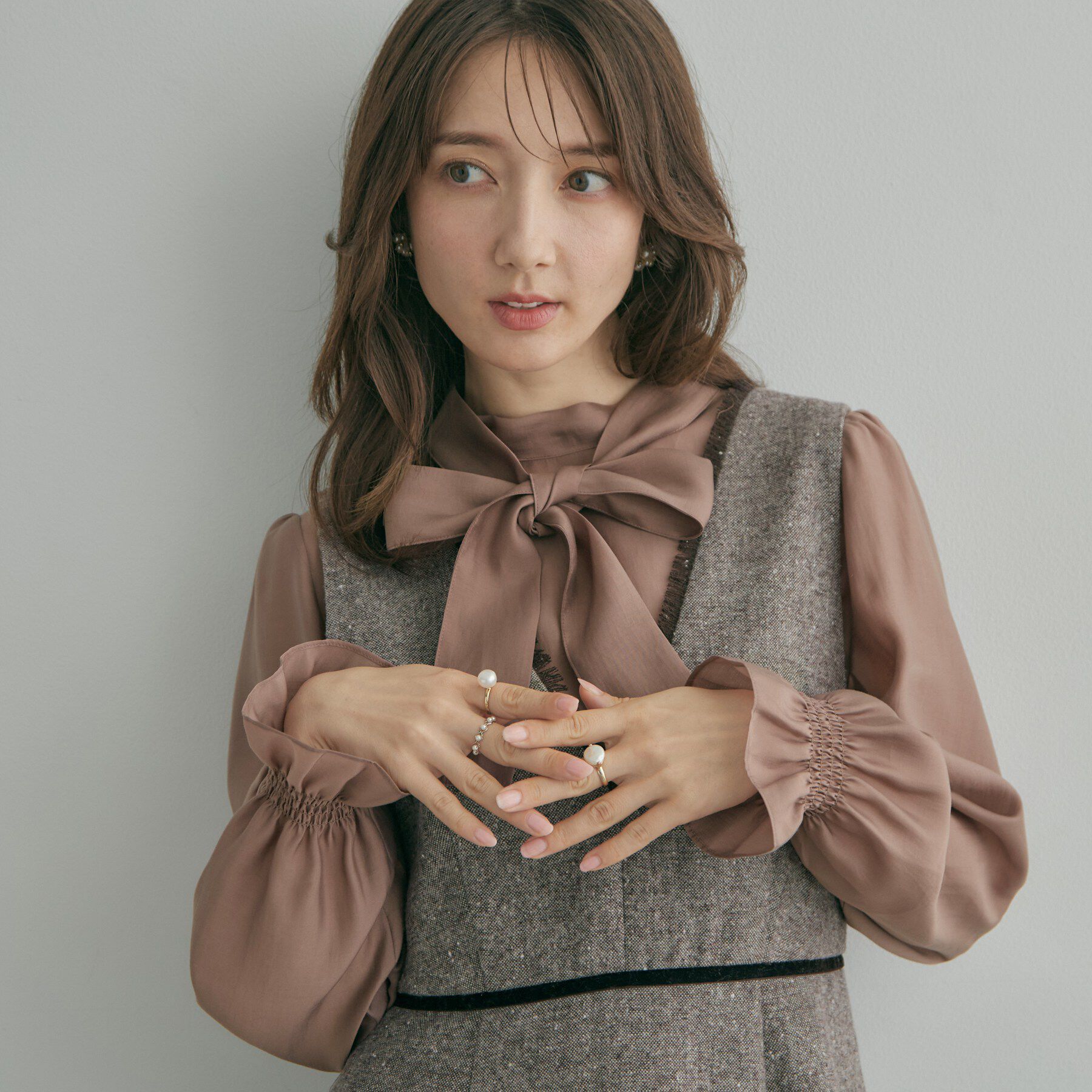 Couture broach「【凛とした華やかさ】ロゴ刺繍リボンタイ シアーブラウス」|シャツ・ブラウス|