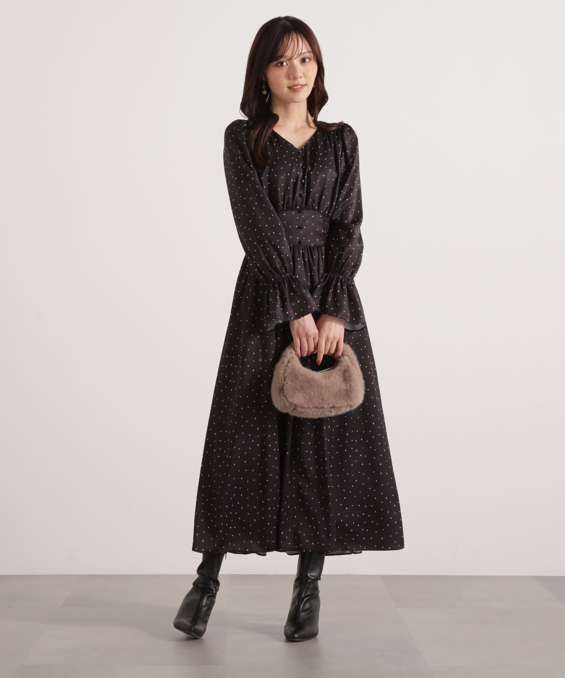 PROPORTION BODY DRESSING「クルミ釦付きギャザーワンピース 25AW」|ワンピース|ブラックプリ 1