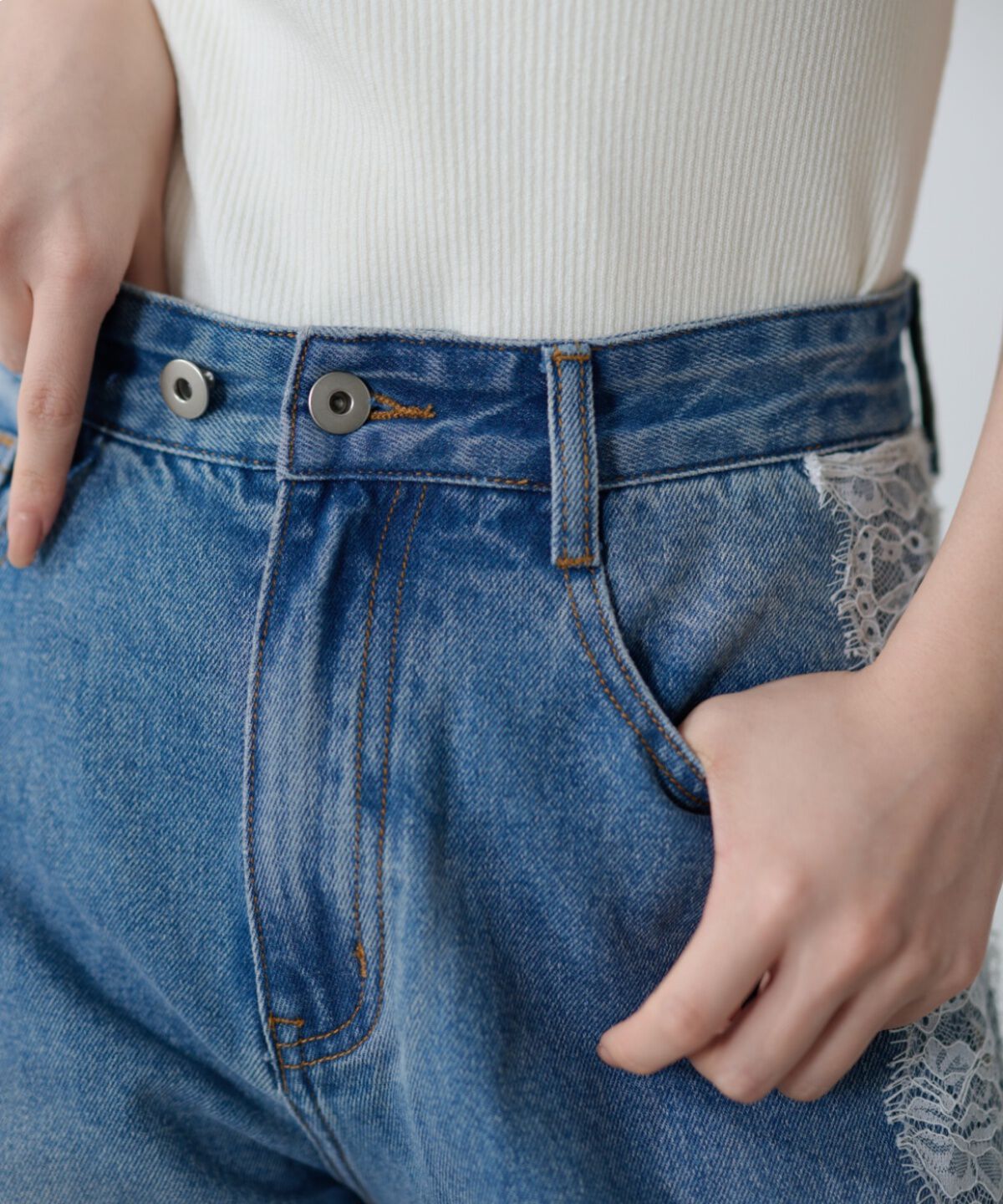 アンドクチュール「サイドレースデニムパンツ」|デニム|