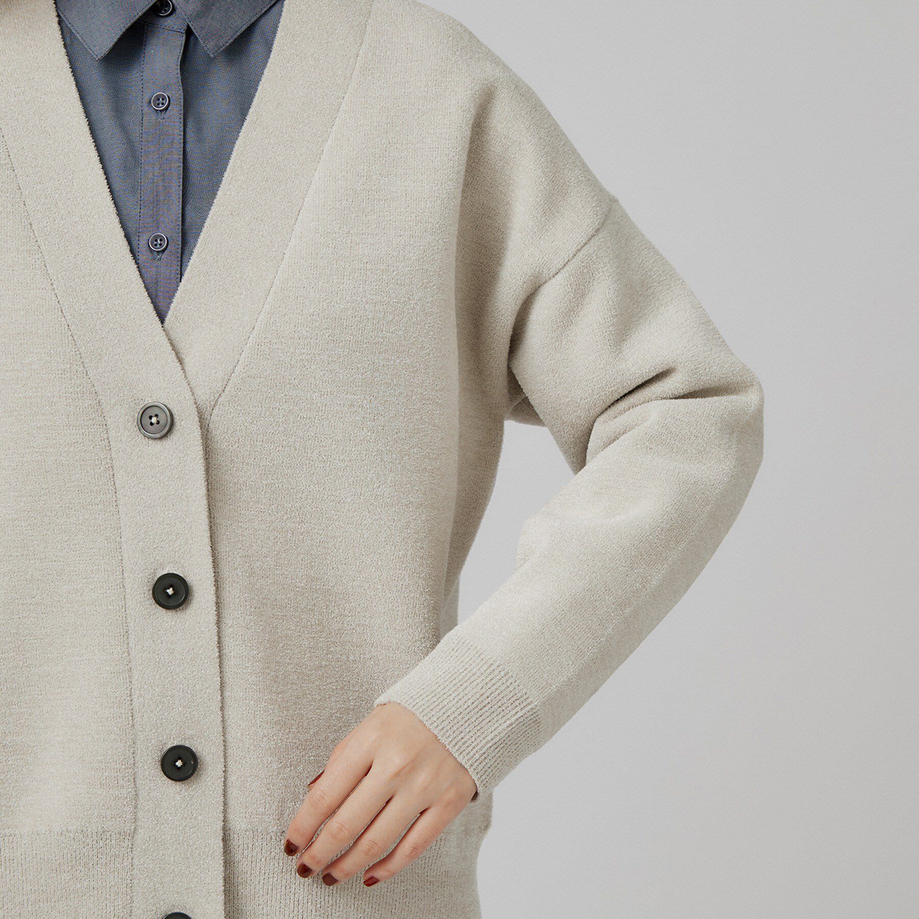 grove「【ベロアのような艶感を纏う】上品Vネックカーディガ」|カーディガン|