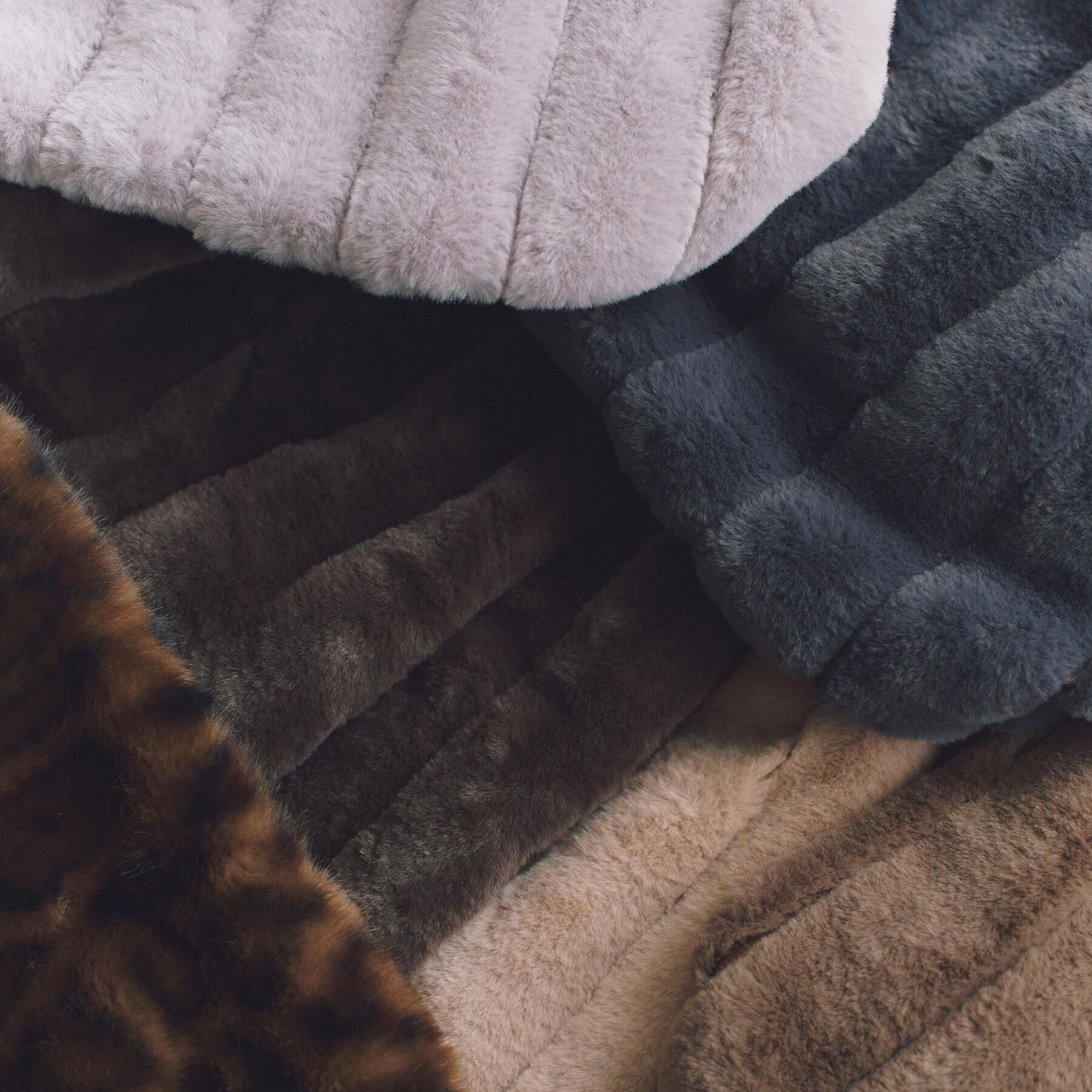 OPAQUE.CLIP「【A4サイズ対応／マチ付き】ストライプフェイクファートートバッグ」|トートバッグ|