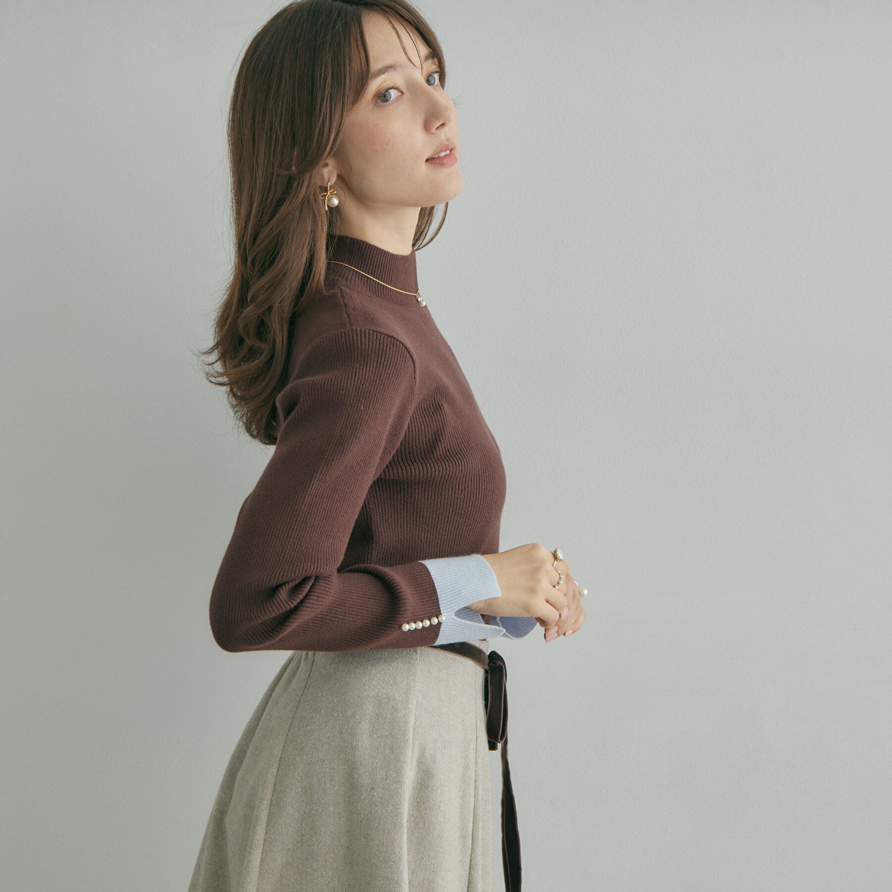 Couture broach「【配色デザインがこなれ見え】袖口スリット パール調リブニット【吸湿発熱・静電気防止・抗菌防臭・洗濯機」|ニット・セーター|