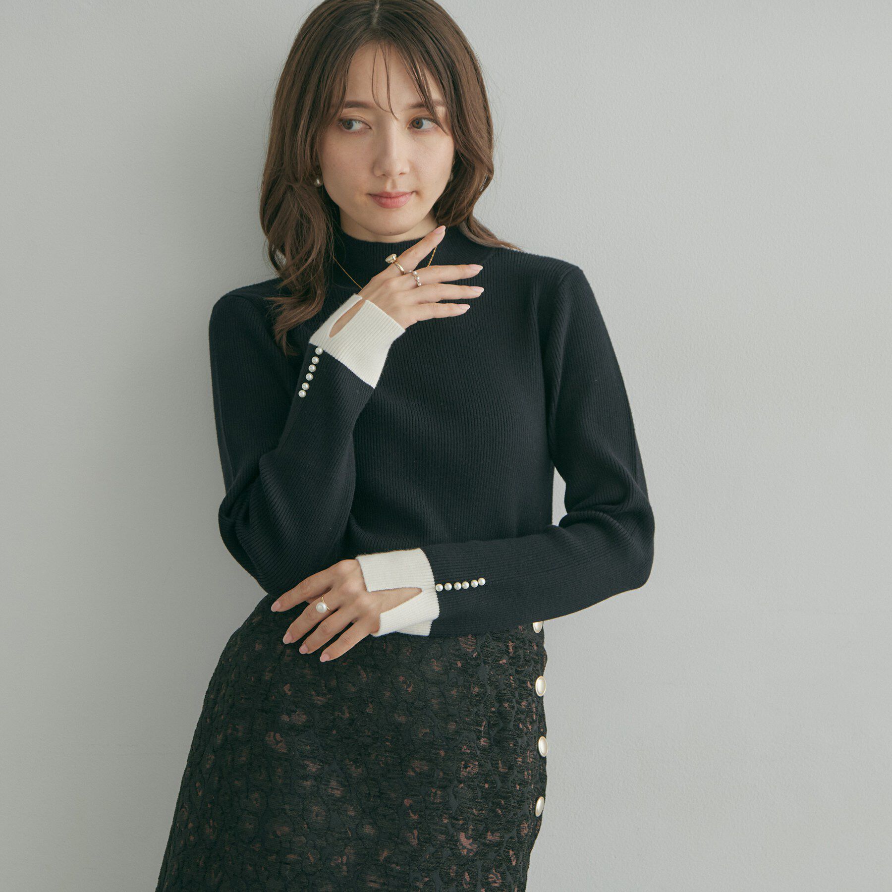 Couture broach「【配色デザインがこなれ見え】袖口スリット パール調リブニット【吸湿発熱・静電気防止・抗菌防臭・洗濯機」|ニット・セーター|