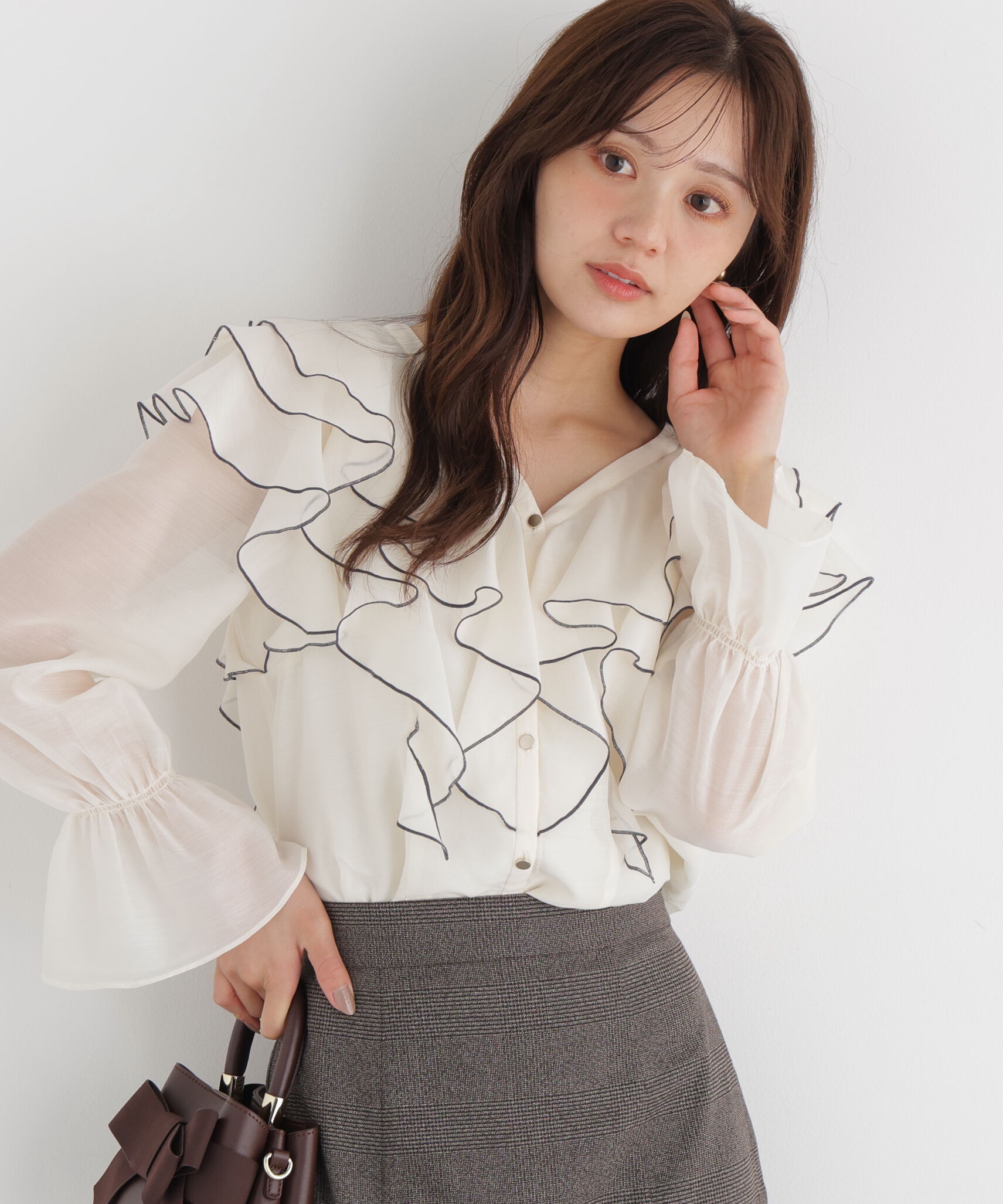 PROPORTION BODY DRESSING「ボリュームラッフルブラウス 26AW」|シャツ・ブラウス|エクリュ1
