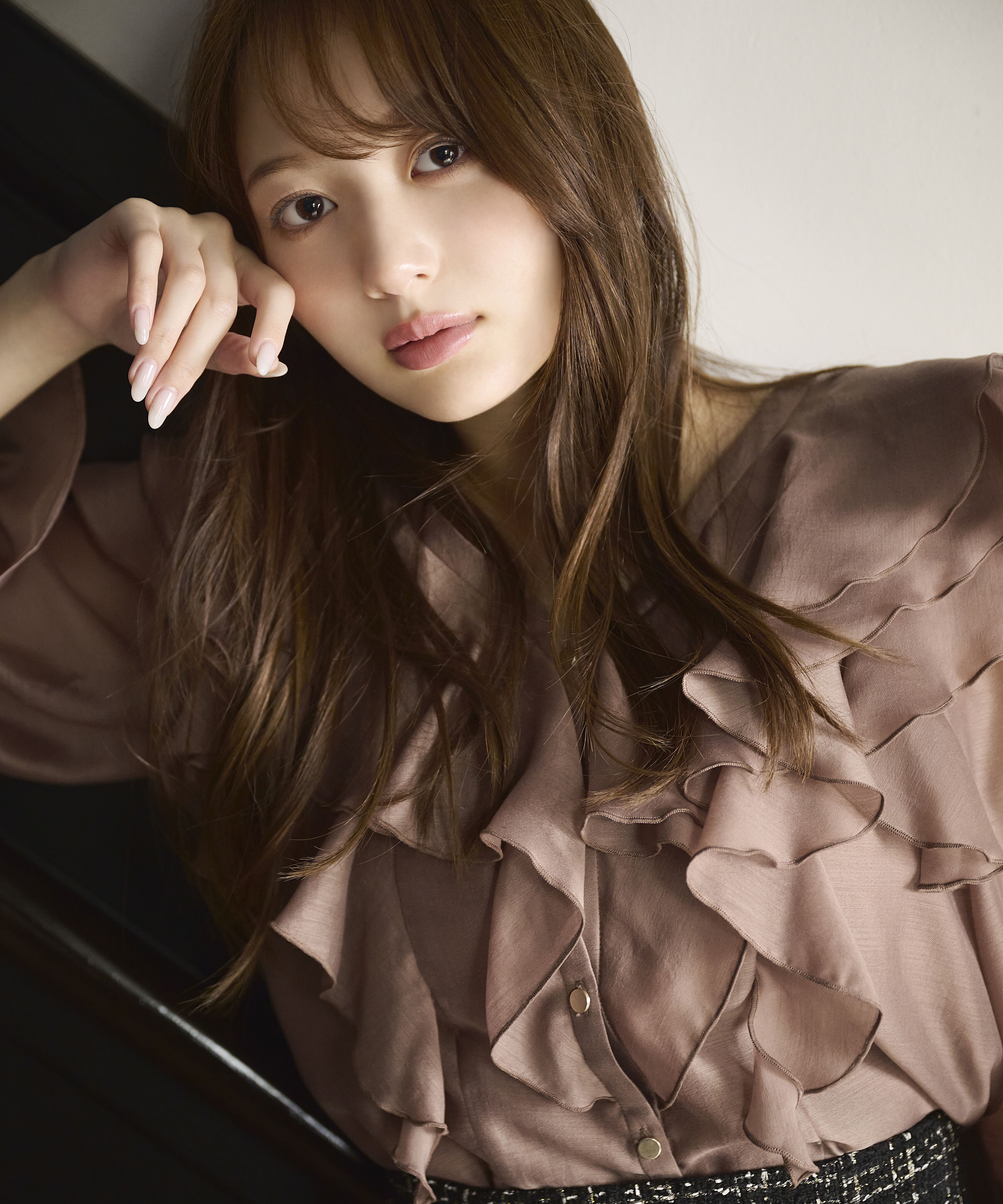 PROPORTION BODY DRESSING「ボリュームラッフルブラウス 26AW」|シャツ・ブラウス|モカ1