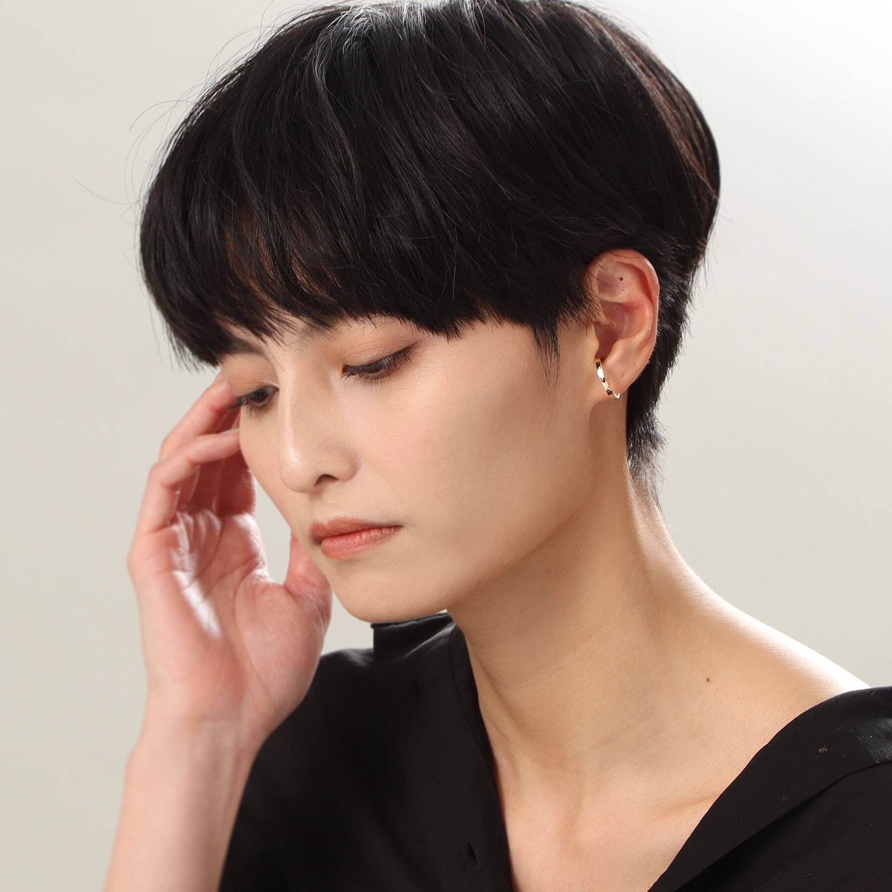 COCOSHNIK「K10中空アンジュレート イヤーカフ大」|イヤーカフ|