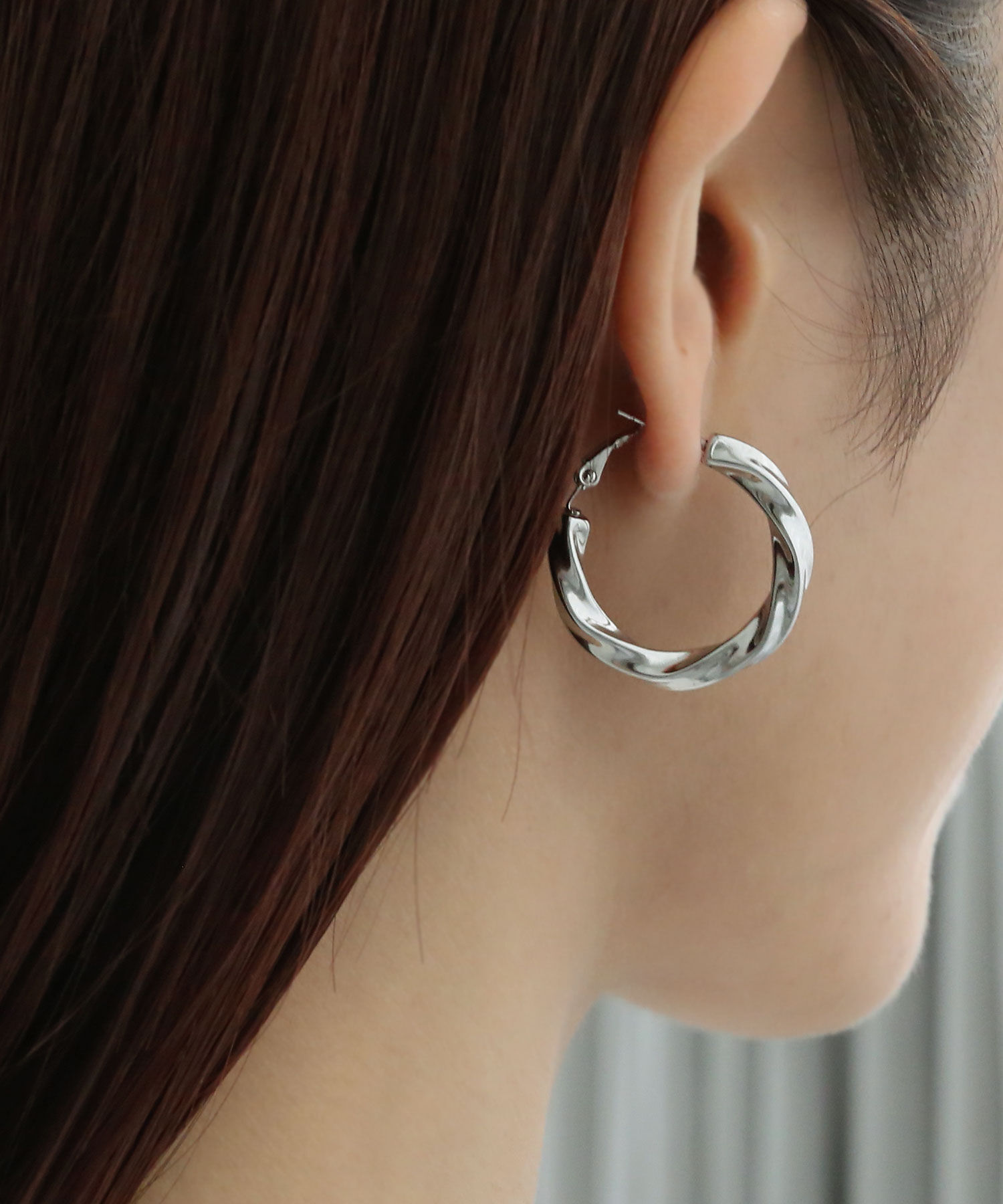  「中空ツイストフープピアス」|ピアス|