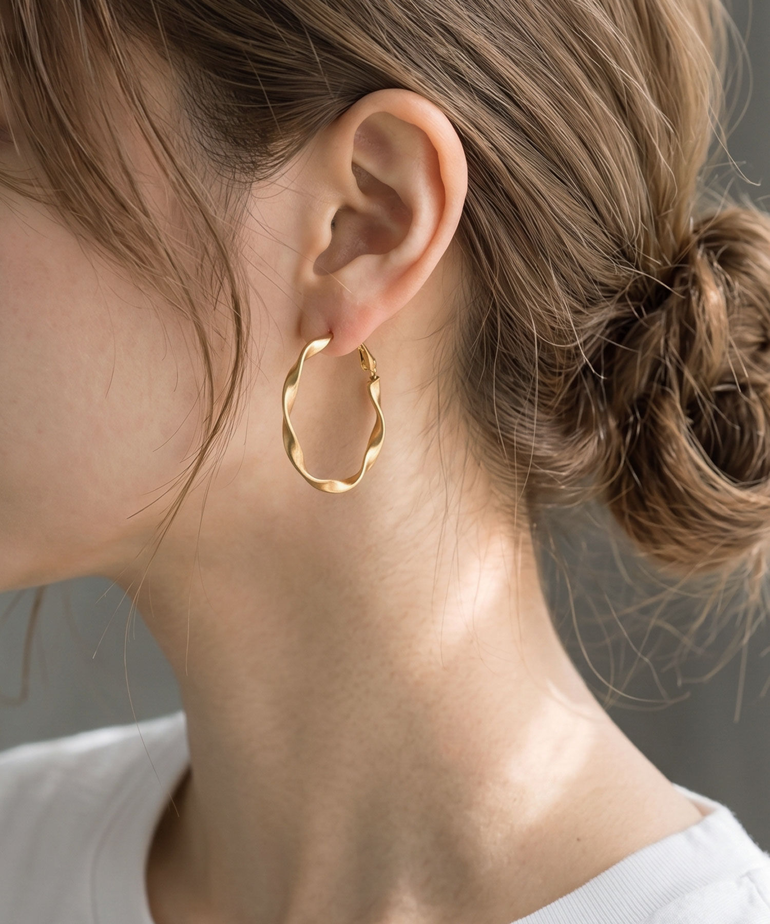  「[stainless]ステンレス・大きめツイストフープピアス〈金属アレルギー対応〉」|ピアス|ゴールド