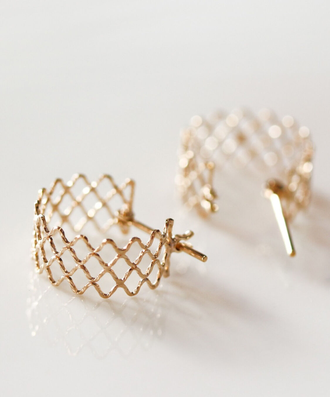  「ゴールド メッシュ フープ ピアス | K10YG」|ピアス|