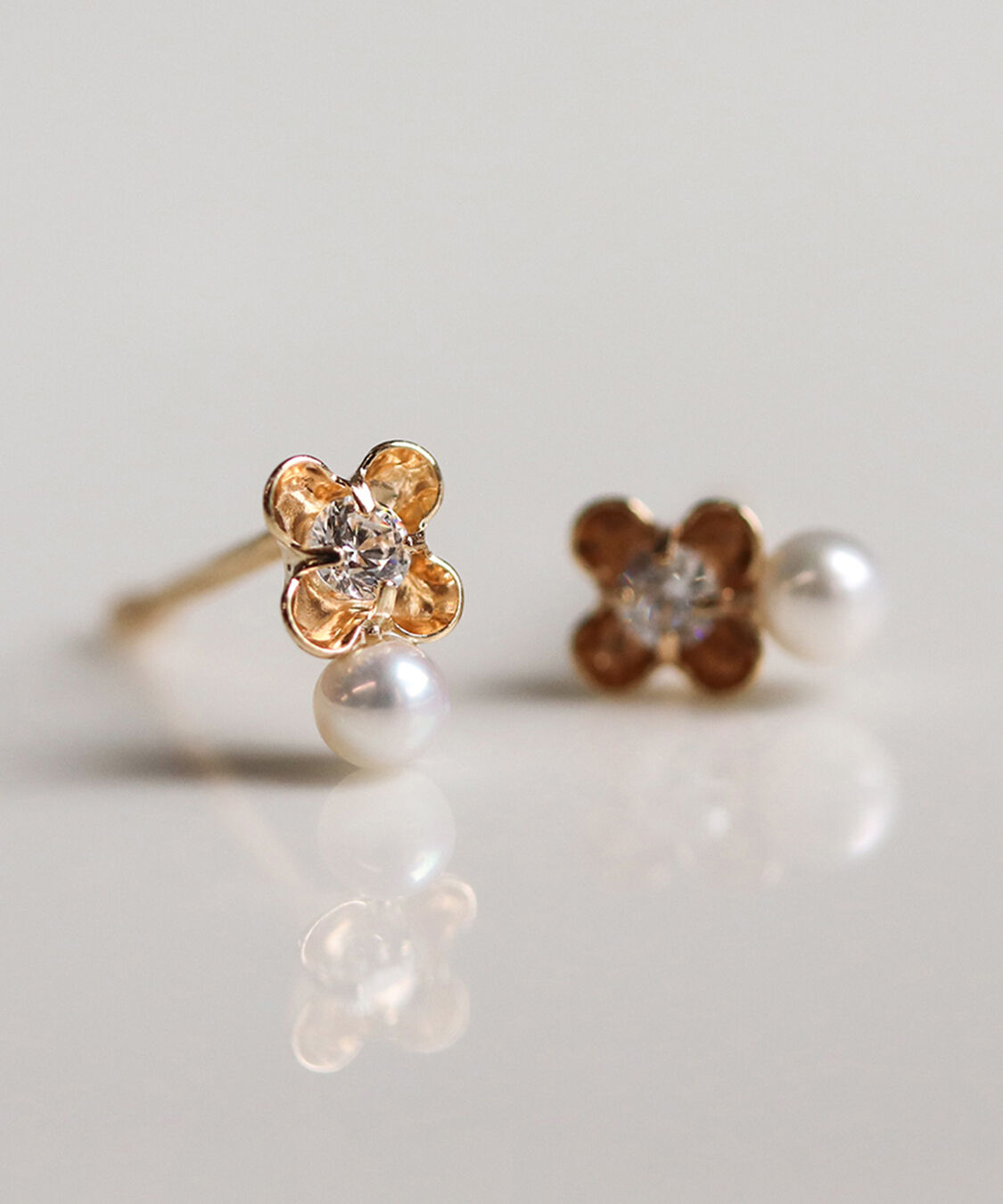  「パール / キュービックジルコニア フラワー ピアス | K10YG」|ピアス|