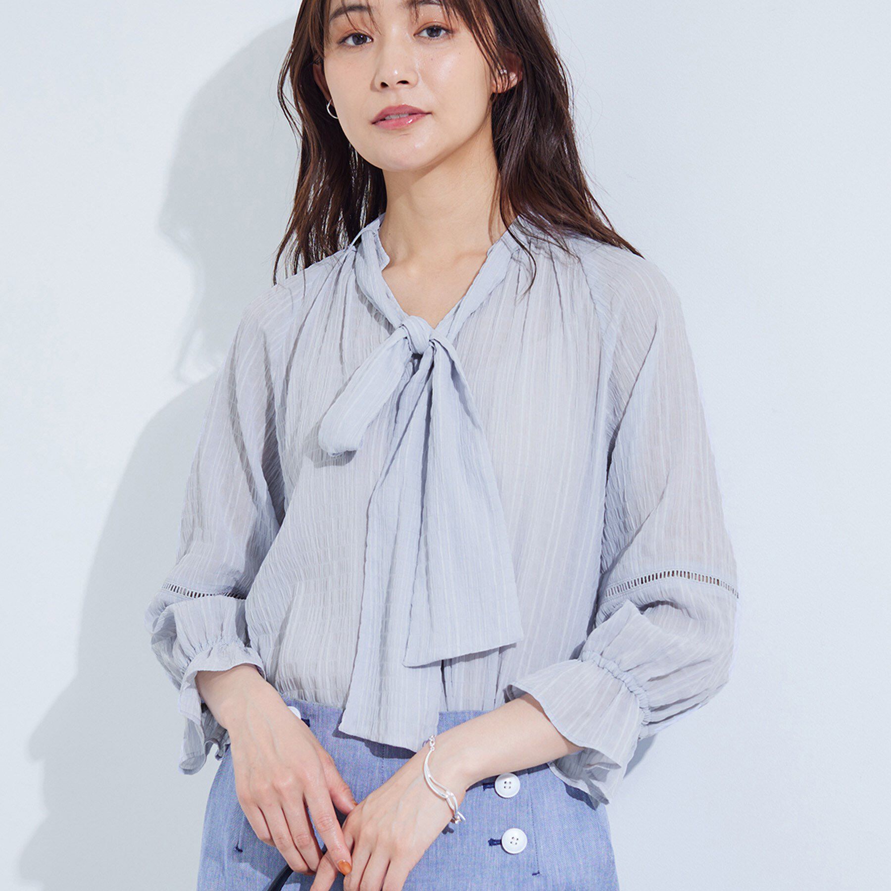 INDIVI「【洗える／シャーリング素材】ボリューム袖エアリーブラウス」|シャツ・ブラウス|