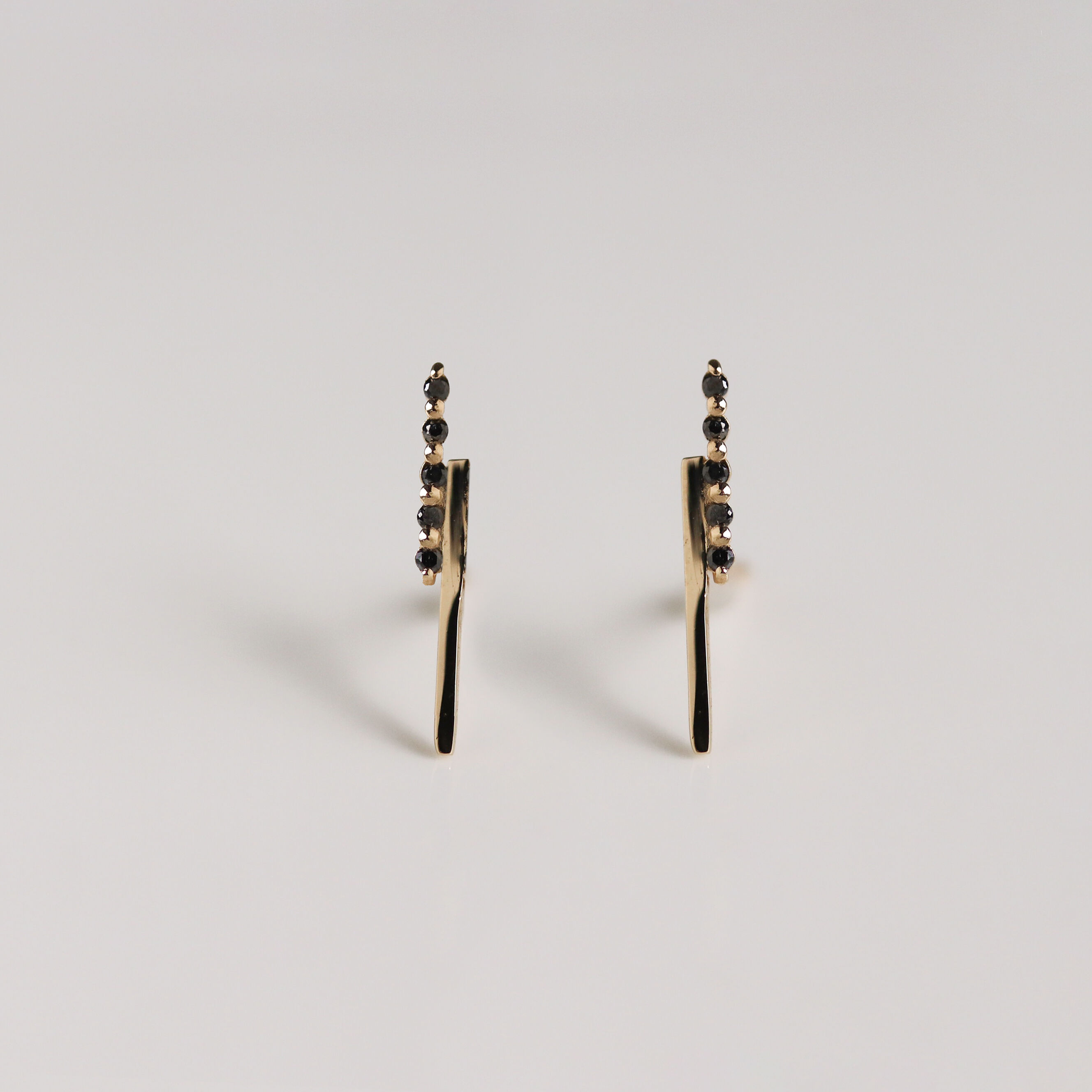  「ブラックダイヤモンド ピアス | K10YG」|ピアス|K10 イエローゴールド