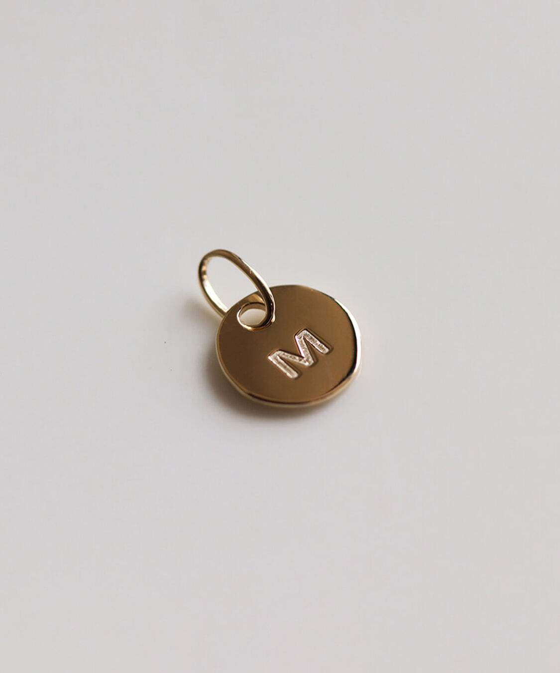  「ゴールド コイン イニシャル チャーム | K10YG」|ネックレス|M