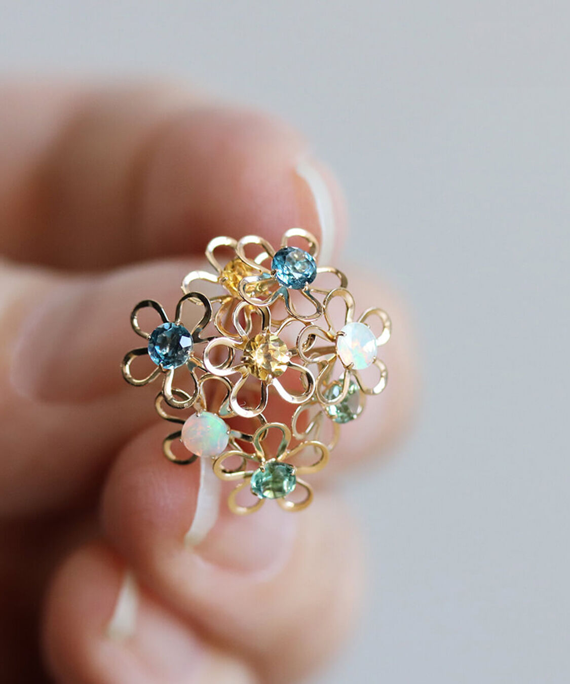  「カラーストーン フラワー ピアス | K10YG」|ピアス|ブルー