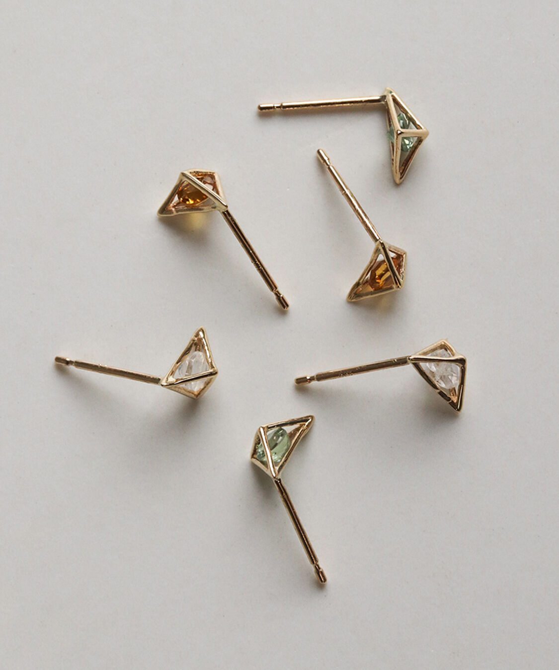  「カラーストーン ピアス | K10YG」|ピアス|ホワイト
