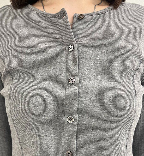  「〈NUE〉袖ボタンノーカラーリブカーディガン」|Tシャツ・カットソー|