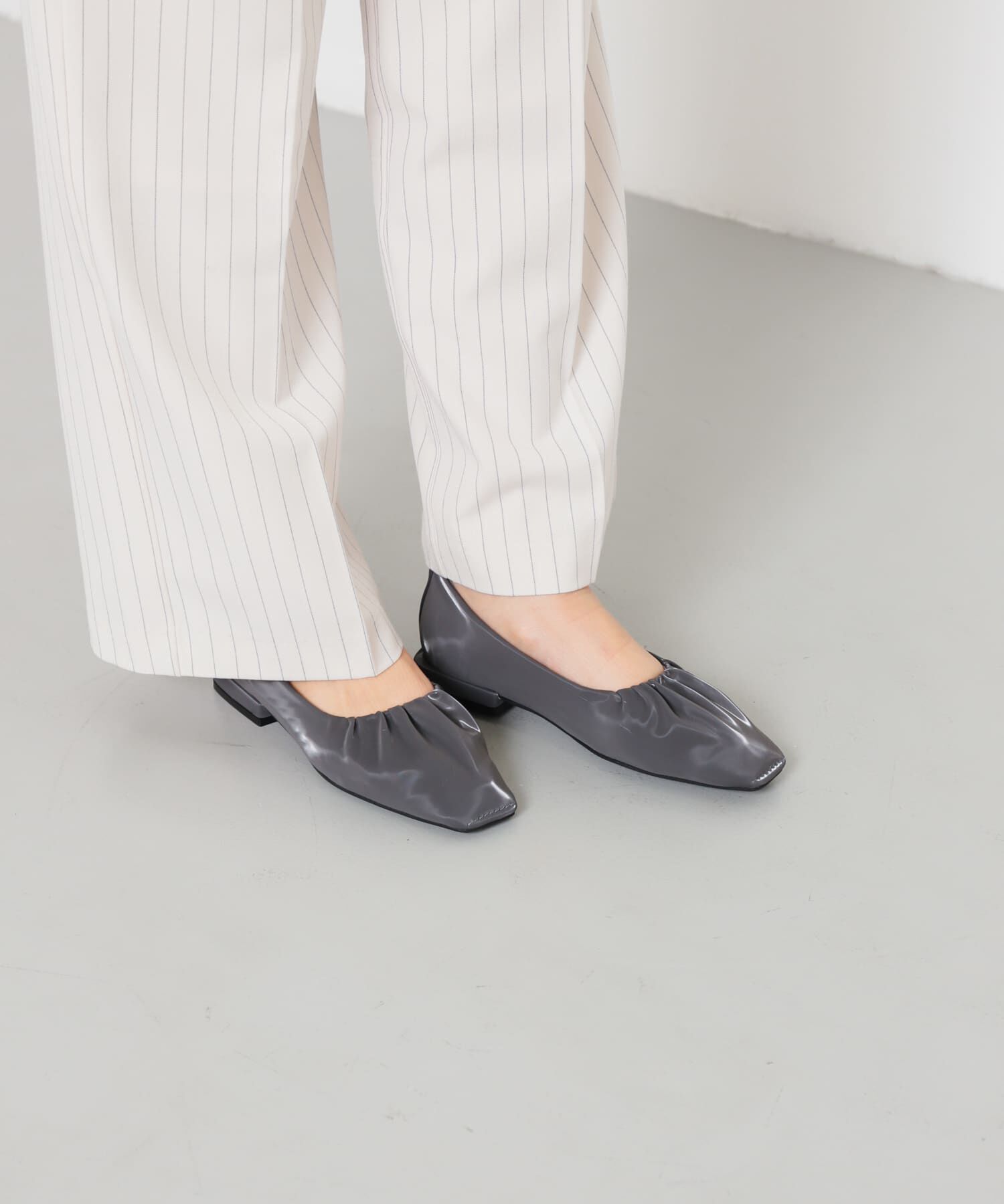 SENSE OF PLACE by URBAN RESEARCH「シャイニーギャザーフラットシューズ」|パンプス|