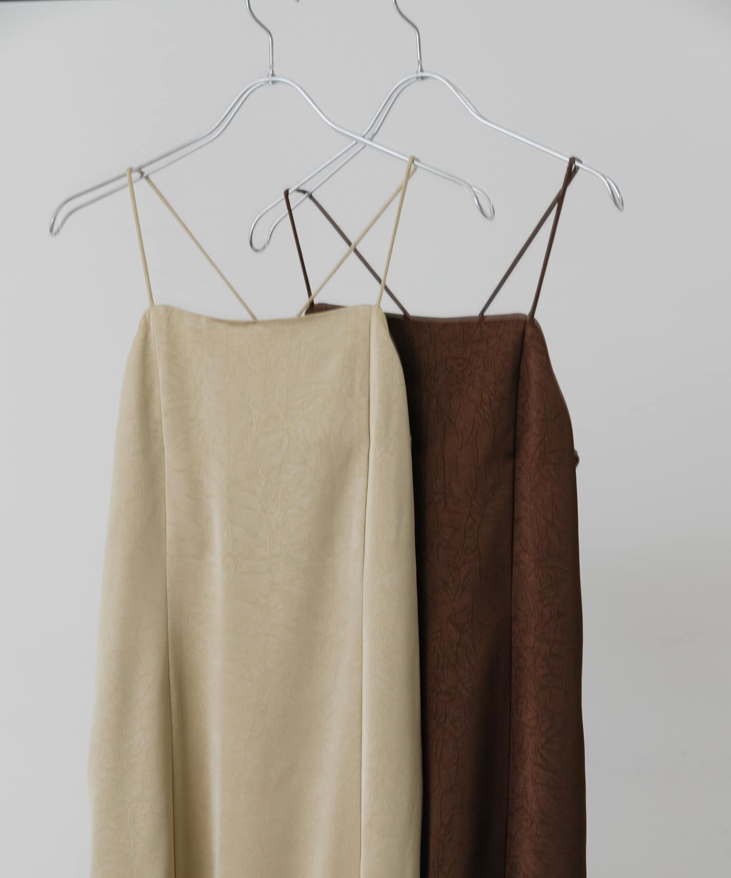 SENSE OF PLACE by URBAN RESEARCH「バックシャンサテンキャミワンピース」|ワンピース|