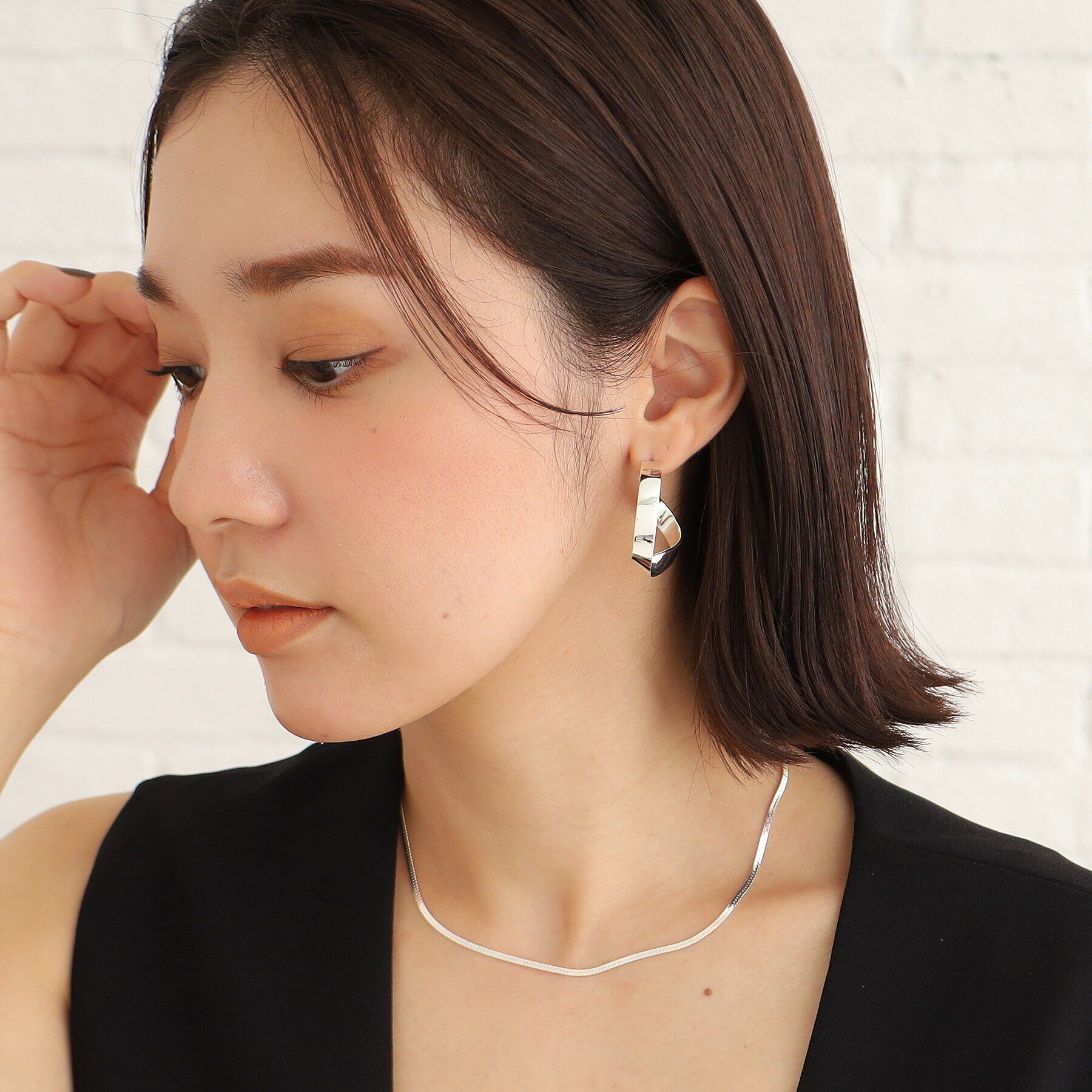 COCOSHNIK ONKITSCH「シルバー フォールディングピアス ストリーム」|ピアス|