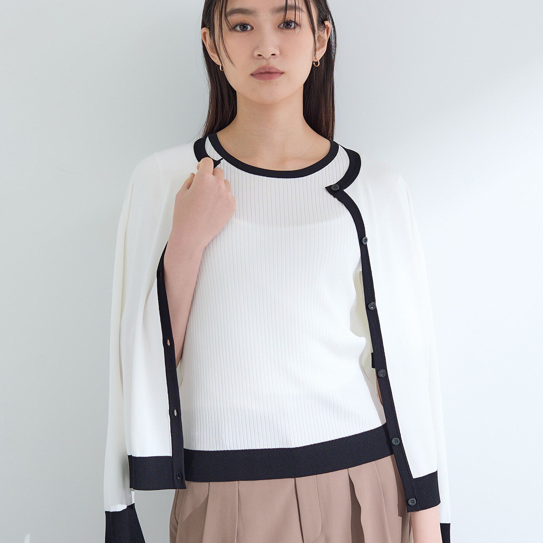 INDIVI「【通年活躍！／アンサンブル可能】クルーネックカーディガン」|カーディガン|ホワイト(501)