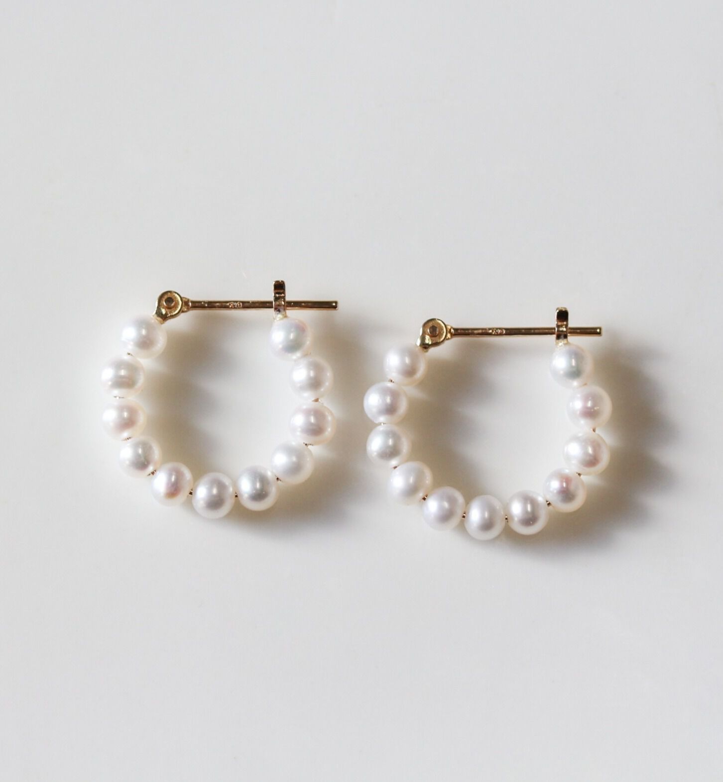  「パール スナップ フープ ピアス| K10YG 〈Ally〉」|ピアス|