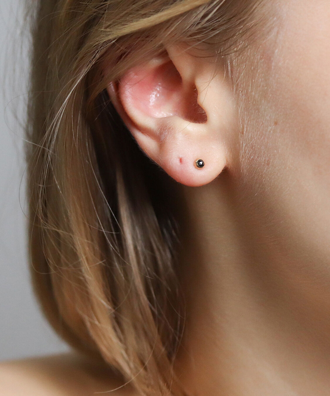  「一石 ブラックダイヤモンド 0.1ct ピアス  | K10YG」|ピアス|