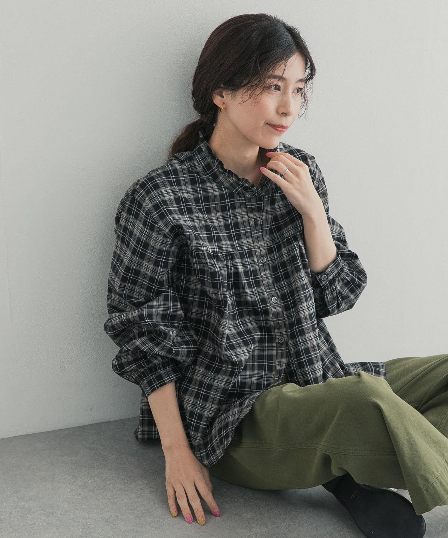 URBAN RESEARCH DOORS「フリルネックチェックブラウス 26AW」|シャツ・ブラウス|ブラック系その他