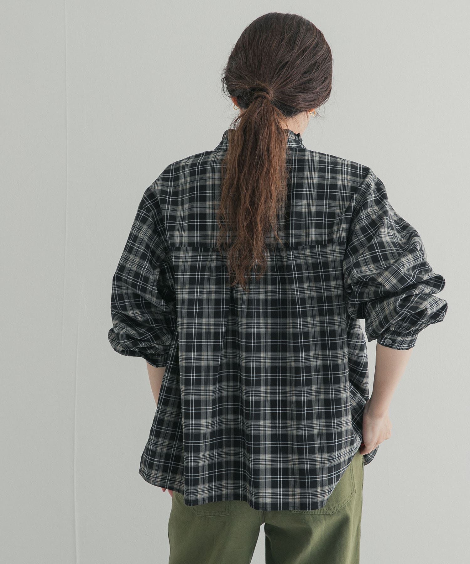URBAN RESEARCH DOORS「フリルネックチェックブラウス 26AW」|シャツ・ブラウス|