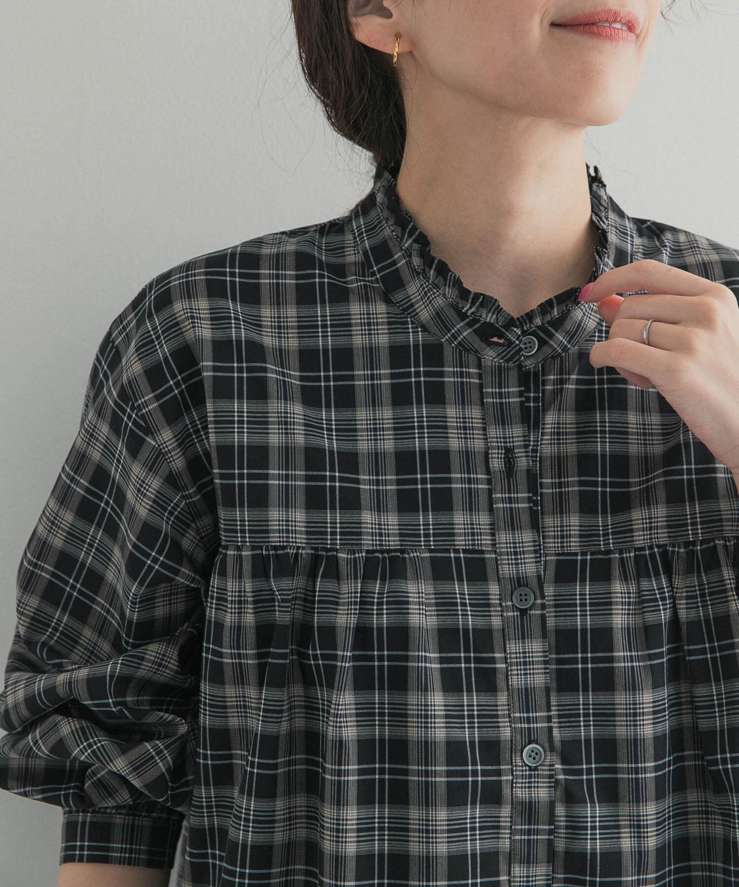 URBAN RESEARCH DOORS「フリルネックチェックブラウス 26AW」|シャツ・ブラウス|