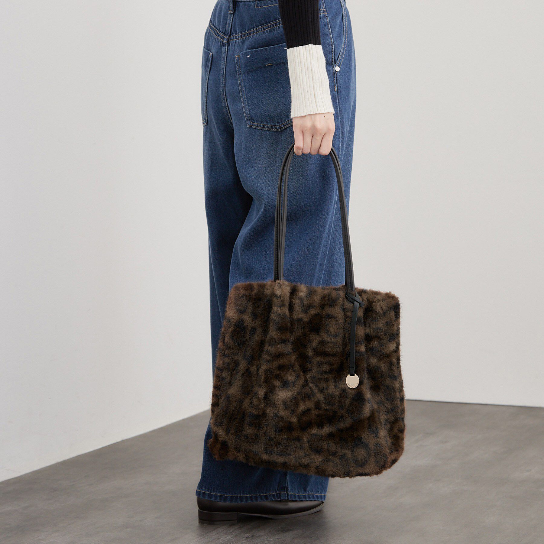 OPAQUE.CLIP「【A4サイズ対応／マチ付き】ストライプフェイクファートートバッグ」|トートバッグ|