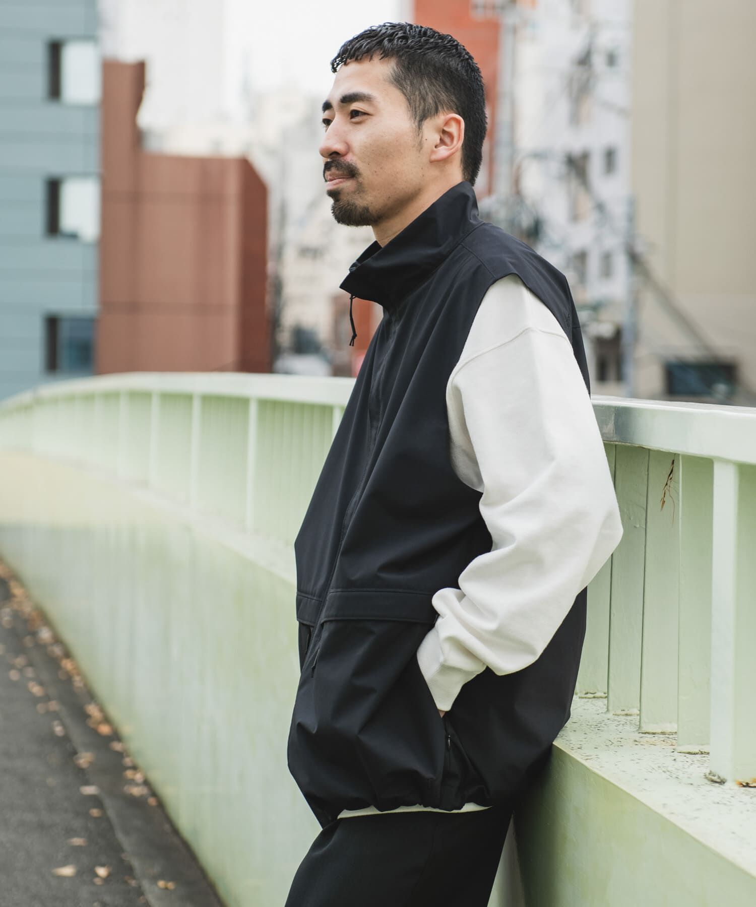 URBAN RESEARCH DOORS「『別注』Foxfire&times;DOORS　ゴアテックス ベスト」|ノーカラーコート|