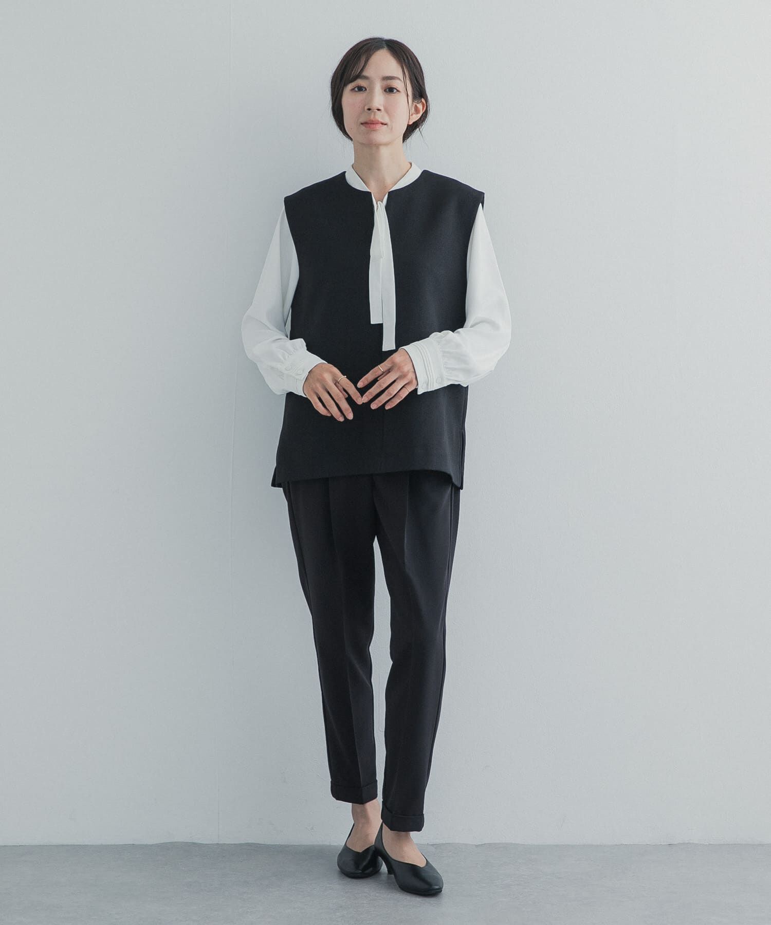 URBAN RESEARCH DOORS「『一部WEB限定カラー』リボンポイントタックブラウス」|シャツ・ブラウス|