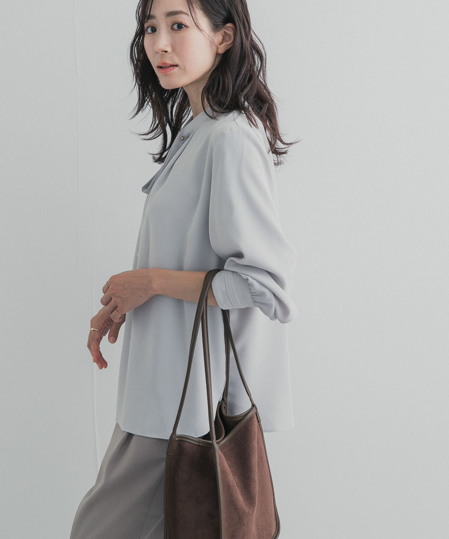 URBAN RESEARCH DOORS「『一部WEB限定カラー』リボンポイントタックブラウス」|シャツ・ブラウス|