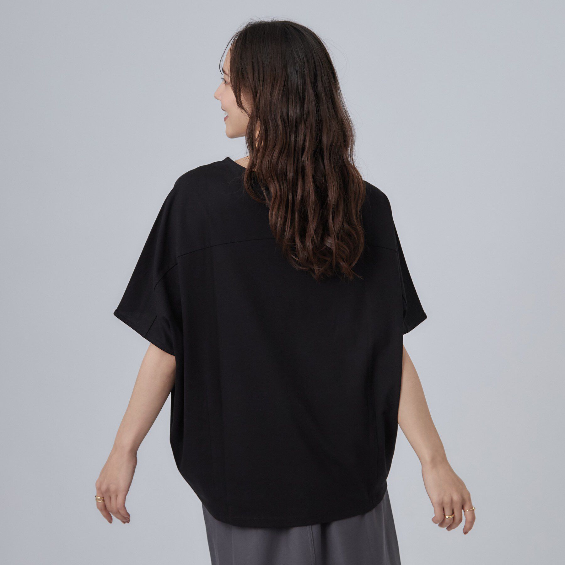 SHOO･LA･RUE「【洗濯機可/体型カバー】インせず着られる 上品見えのドルマントップス」|Tシャツ・カットソー|