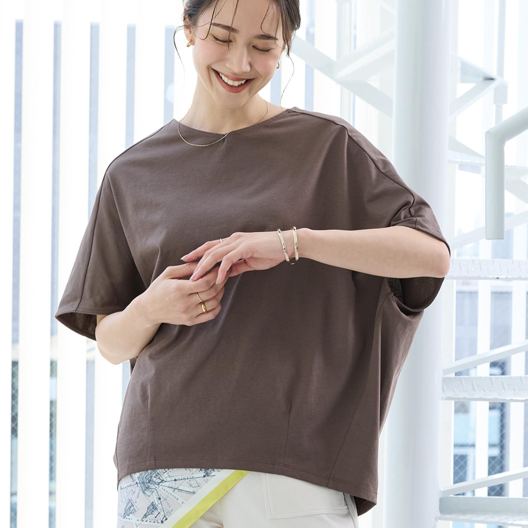 SHOO･LA･RUE「【洗濯機可/体型カバー】インせず着られる 上品見えのドルマントップス」|Tシャツ・カットソー|