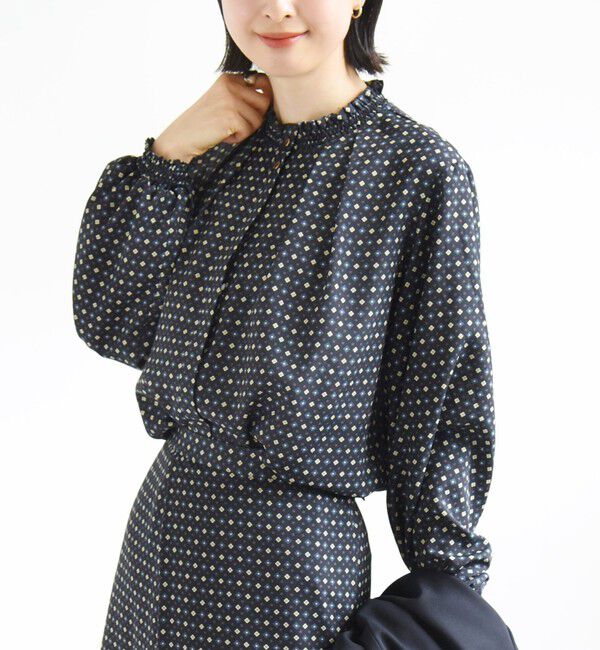SHIPS for women「《一部予約》〈手洗い可能〉プリント シャーリング ネック ブラウス」|シャツ・ブラウス|