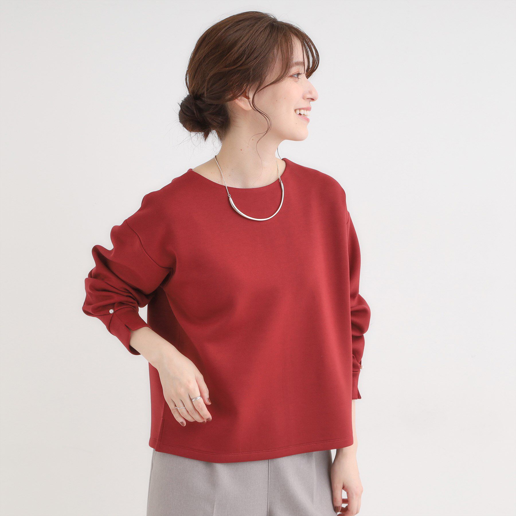 SHOO･LA･RUE「【S-LL】大人のデイリースタイルに お袖タック フェイクパール付きトップス」|Tシャツ・カットソー|