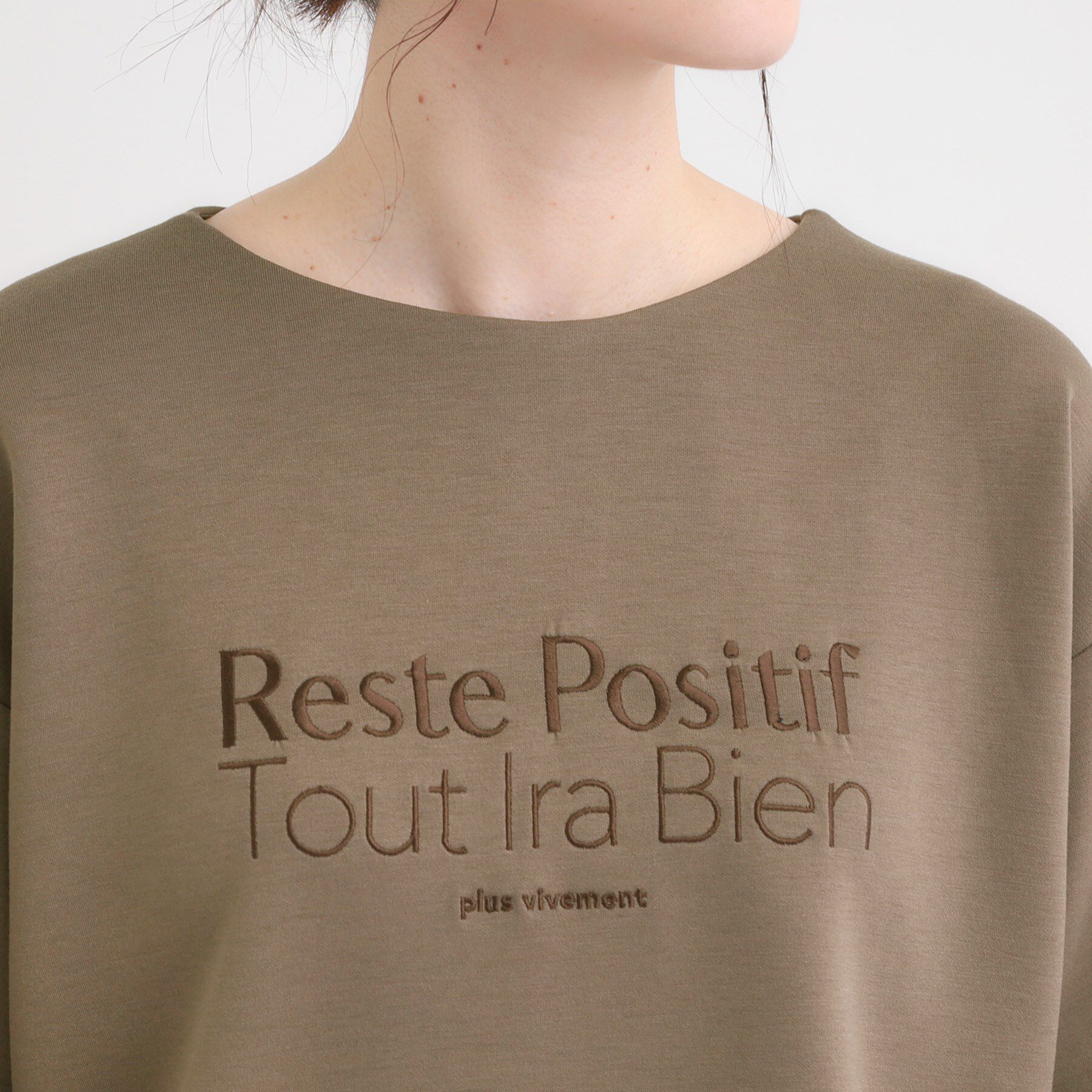 SHOO･LA･RUE「【S-LL】大人のデイリースタイルに お袖タック フェイクパール付きトップス」|Tシャツ・カットソー|