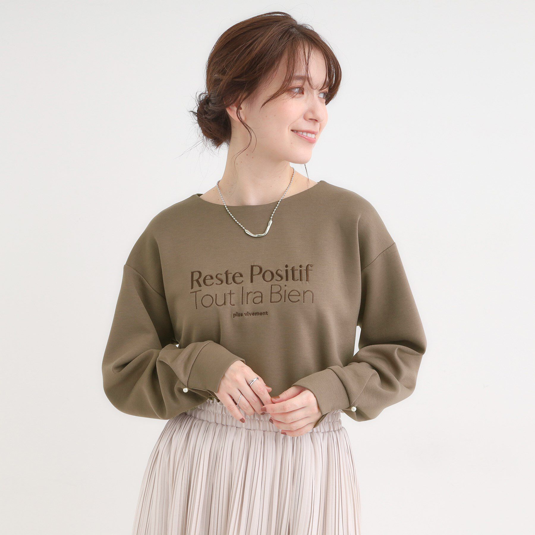 SHOO･LA･RUE「【S-LL】大人のデイリースタイルに お袖タック フェイクパール付きトップス」|Tシャツ・カットソー|
