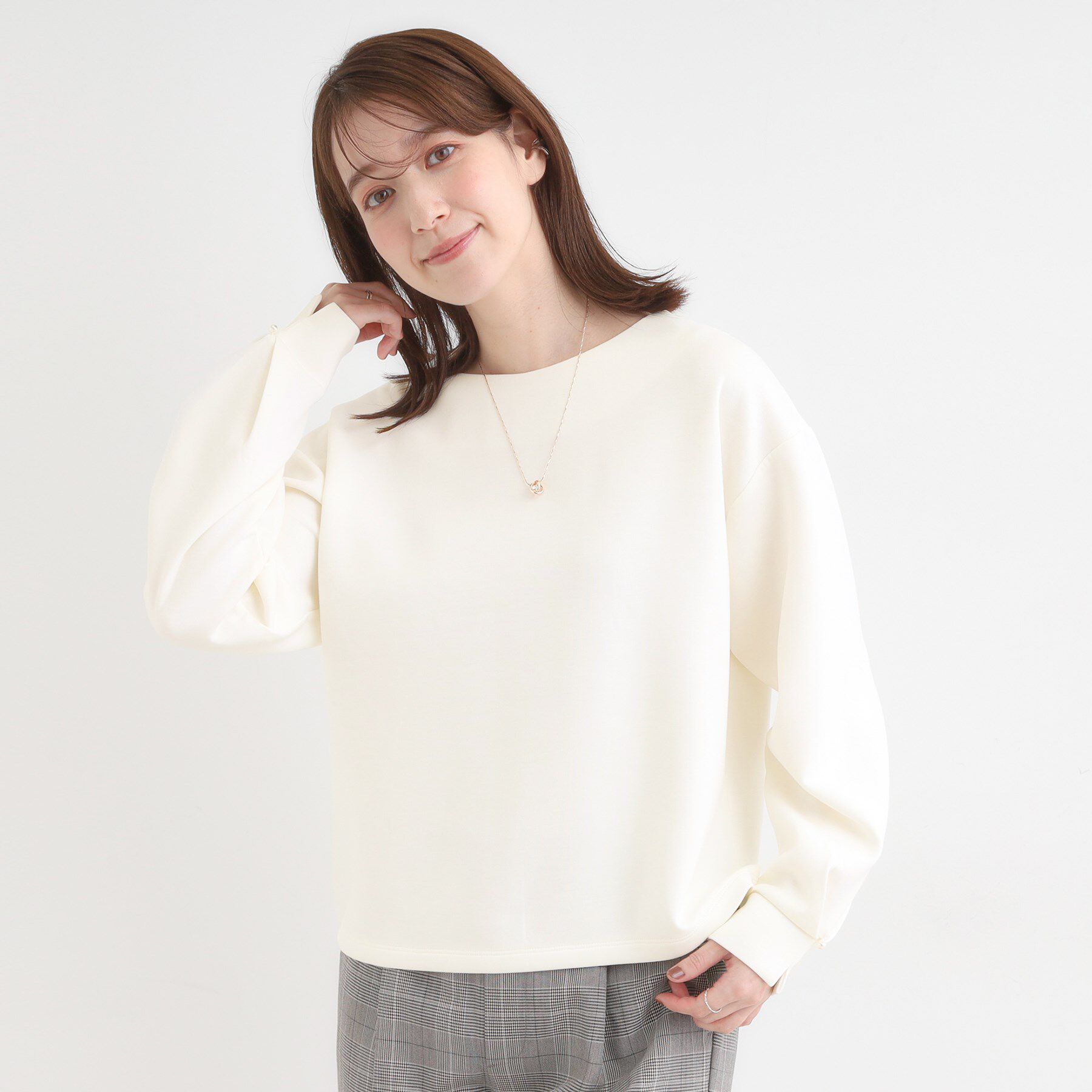 SHOO･LA･RUE「【S-LL】大人のデイリースタイルに お袖タック フェイクパール付きトップス」|Tシャツ・カットソー|