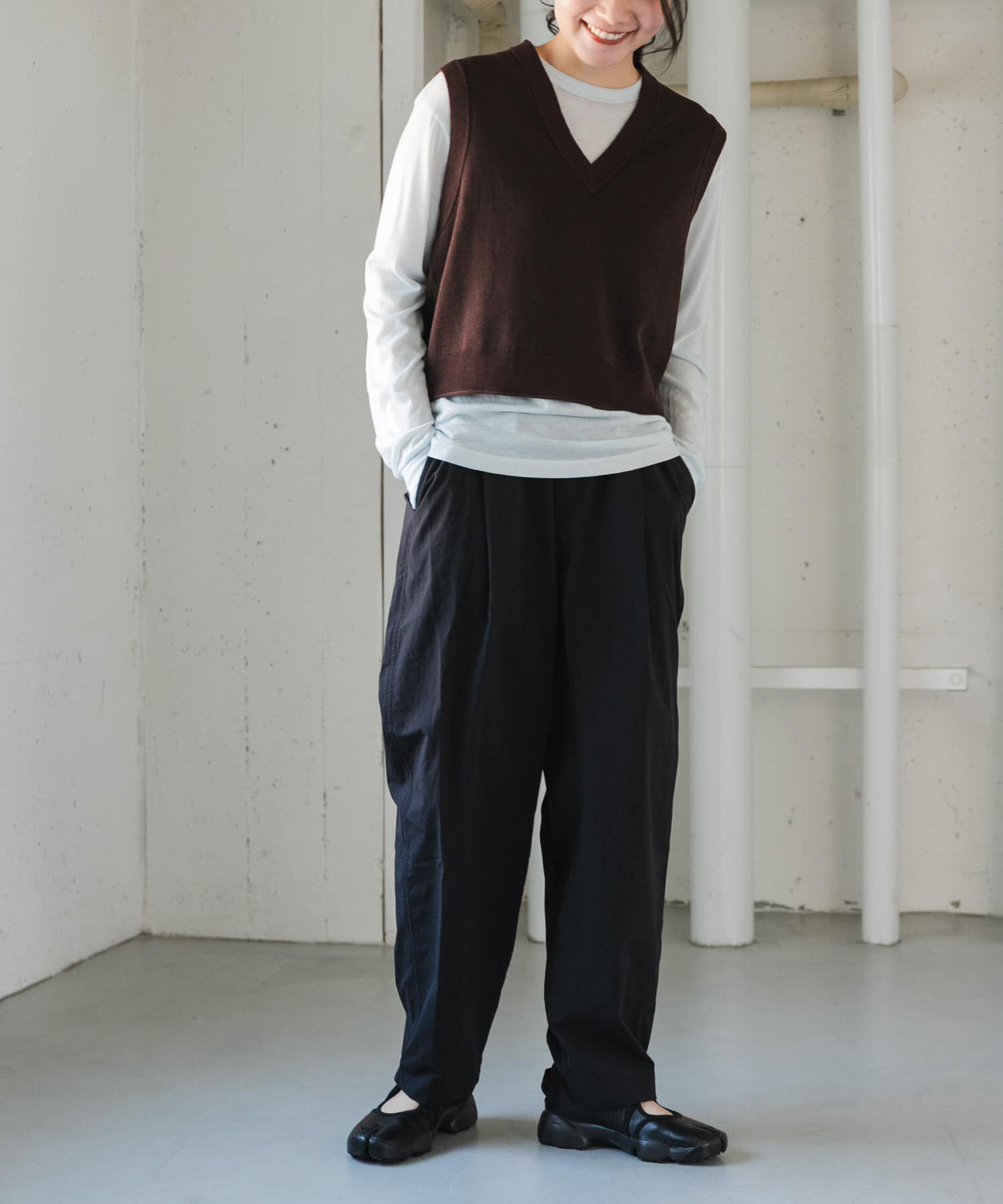 URBAN RESEARCH DOORS「FORK&SPOON　クロップドVネックニットベスト」|ベスト・ジレ|