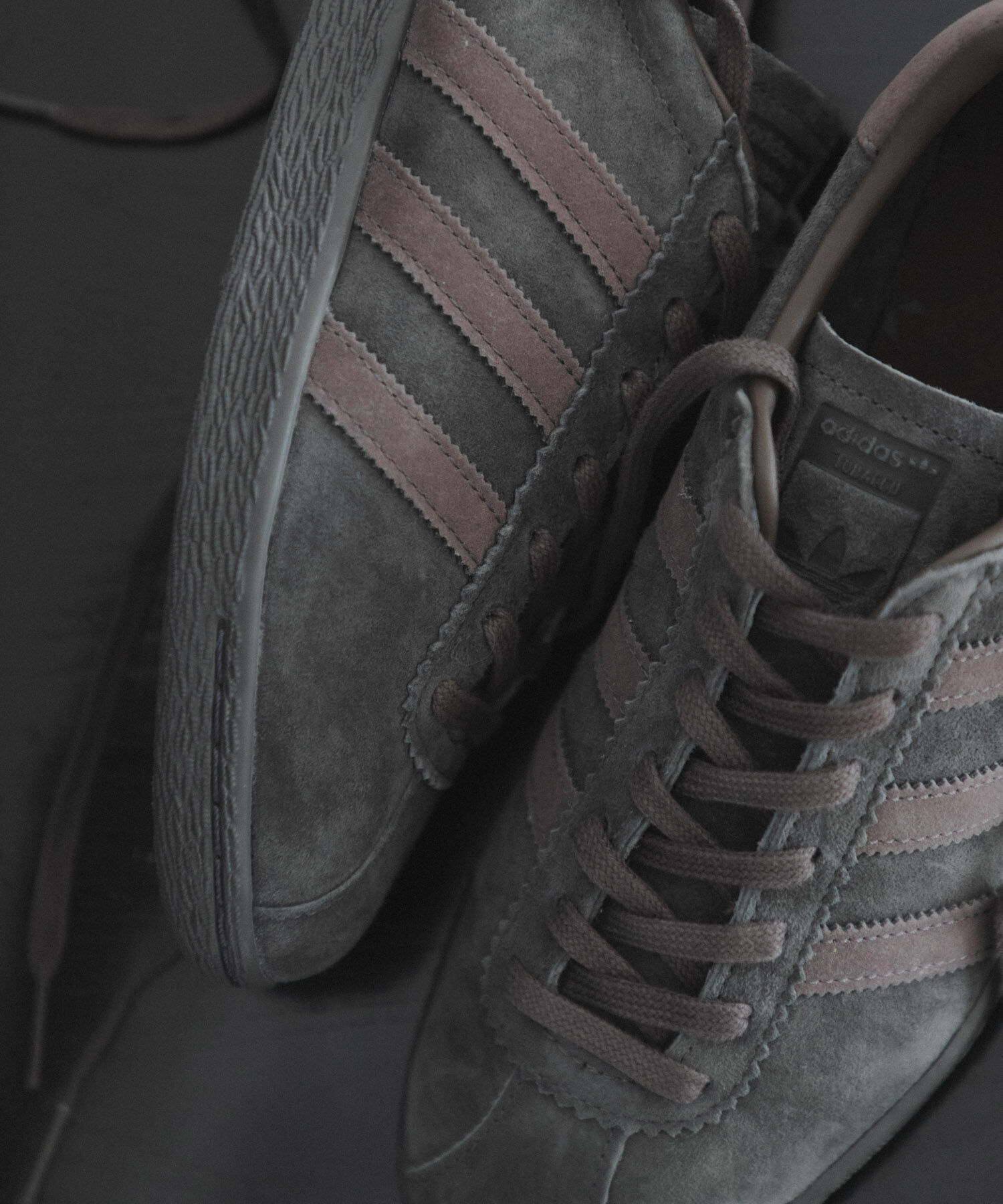 URBAN RESEARCH「『26-31サイズ』『別注』adidas&times;URBAN RESEARCH　TOBACCO」|スニーカー|