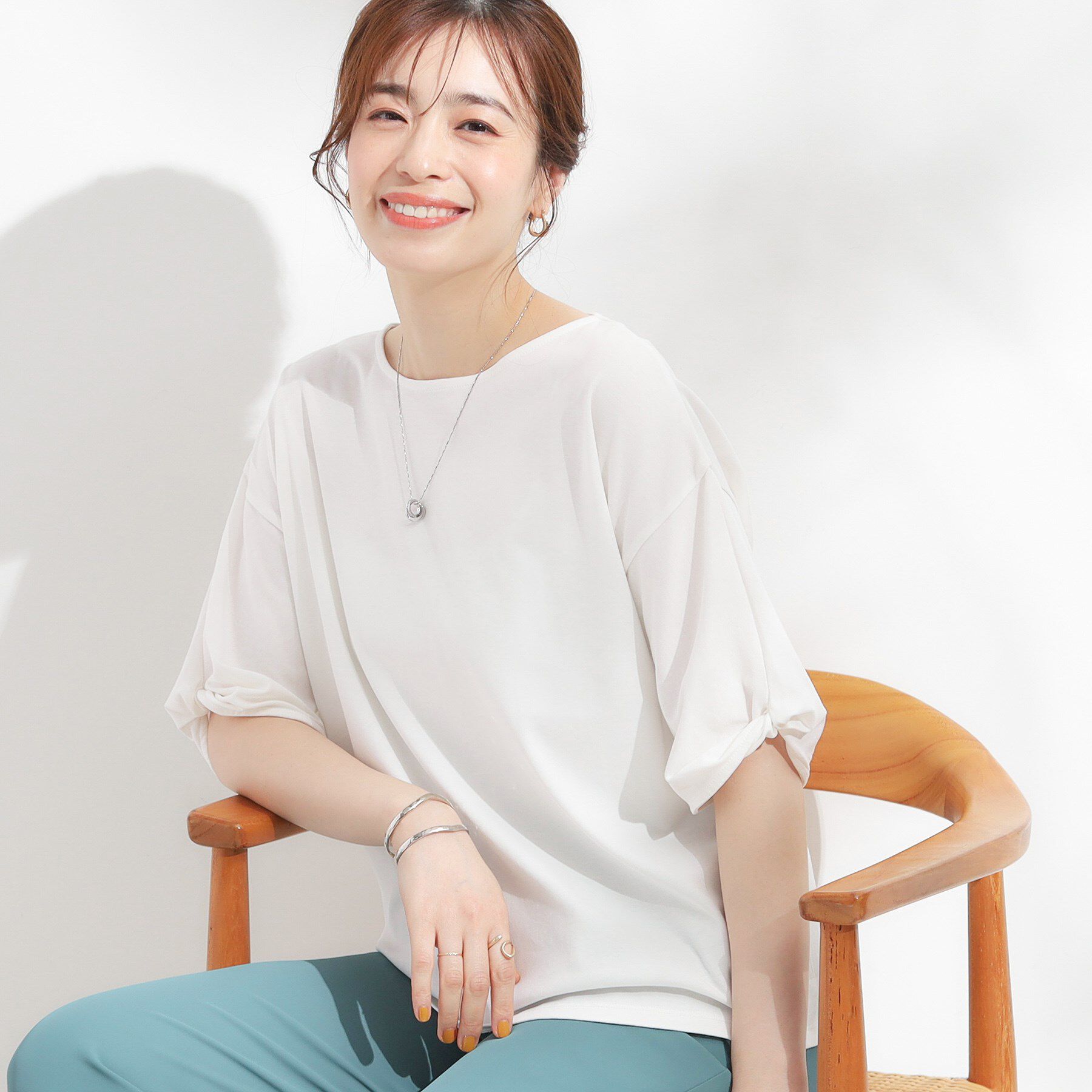 SHOO･LA･RUE「【ひんやり/洗える/S-LL】袖ねじりシルケットトップス」|Tシャツ・カットソー|オフホワイト(003