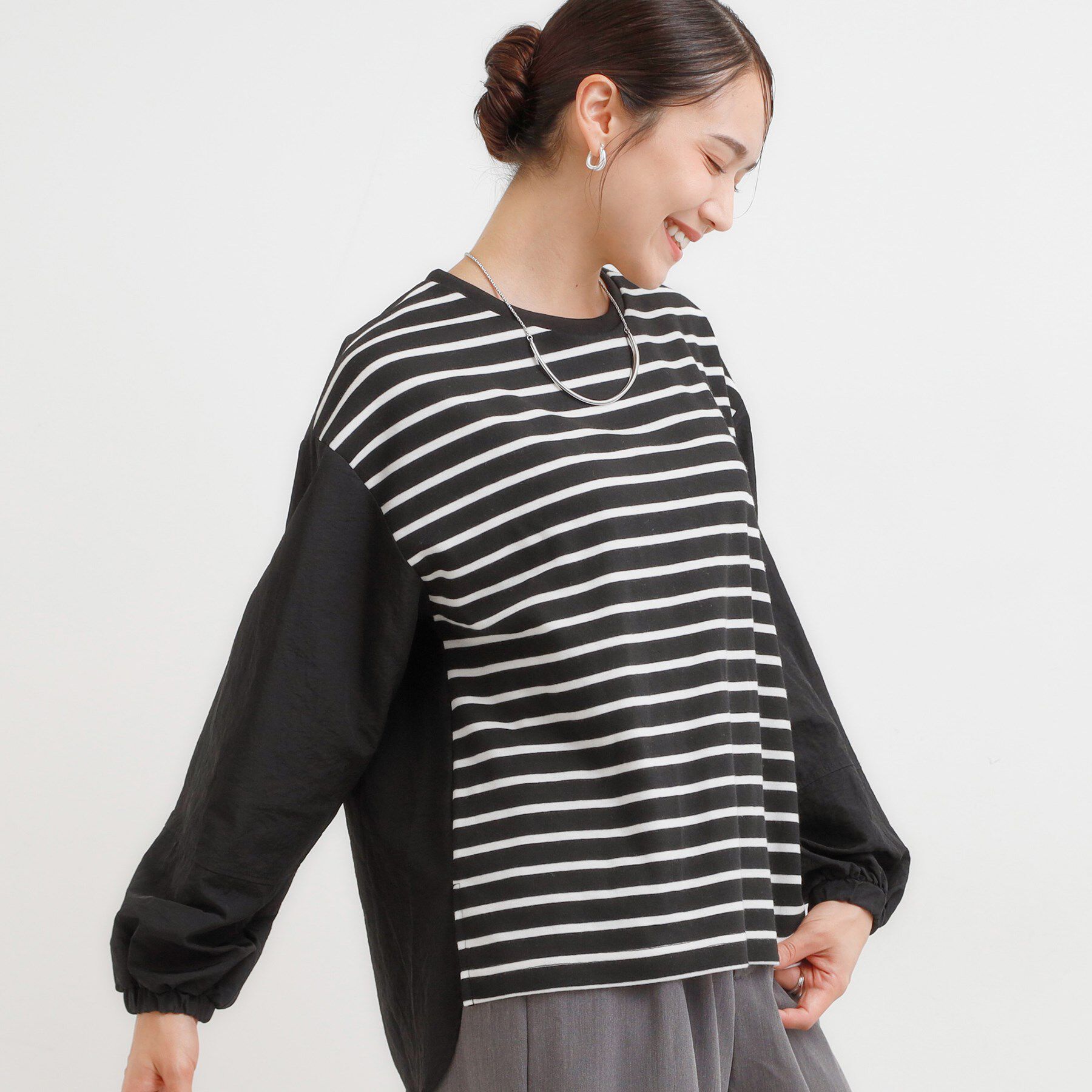 SHOO･LA･RUE「【S-LL】インせず決まる 背中タック入り パフ袖トップス」|Tシャツ・カットソー|ブラック(319)