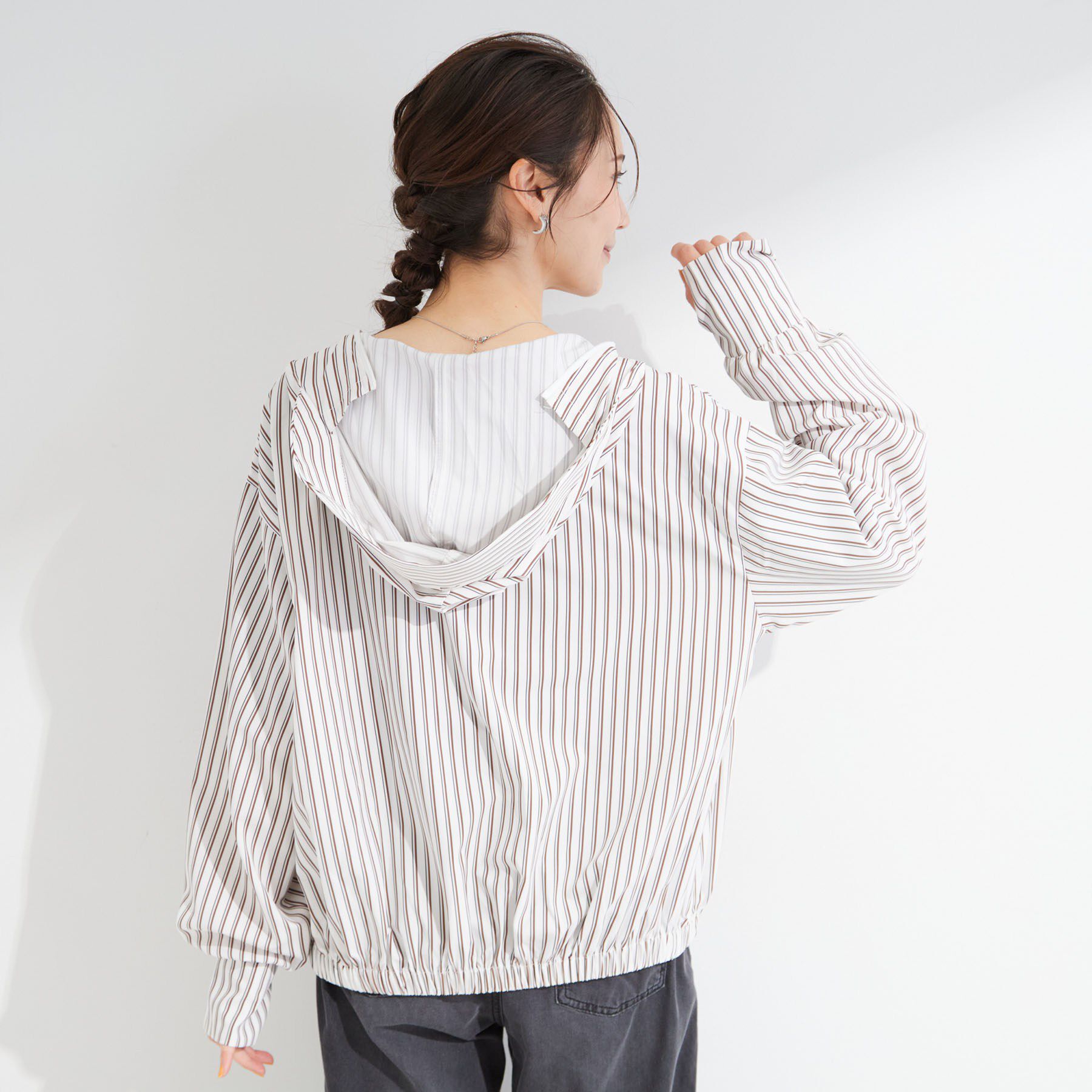 SHOO･LA･RUE「【洗濯後しわになりにくい/S-LL】お顔も手の甲もしっかりカバー　日よけ・指穴付きUVパーカ」|パーカー|