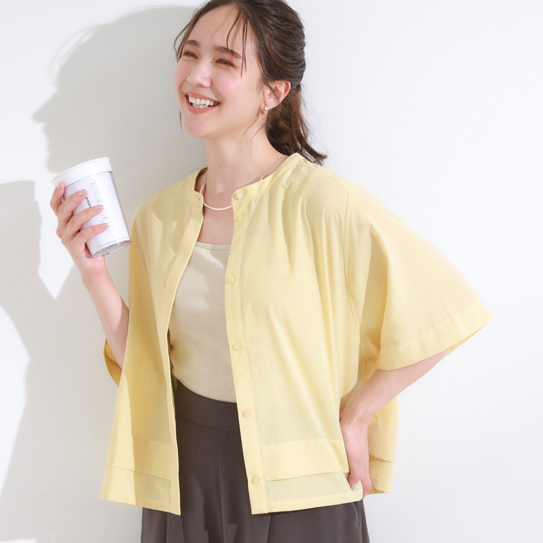 SHOO･LA･RUE「【洗濯後しわになりにくい/UV/吸水速乾】大人きれいな バンドカラーシャツ」|シャツ・ブラウス|イエロー(031)