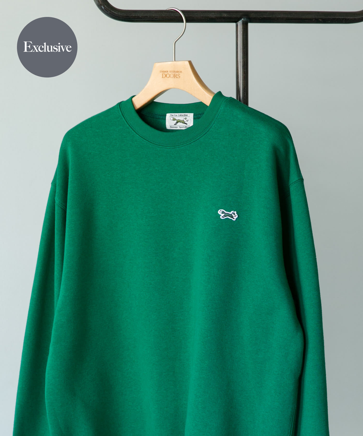 URBAN RESEARCH DOORS「『XLサイズ/WEB限定』『別注』PENNEYS&times;DOORS　THE FOX クルーネックスウェット」|スウェット・ジャージ|グリーン