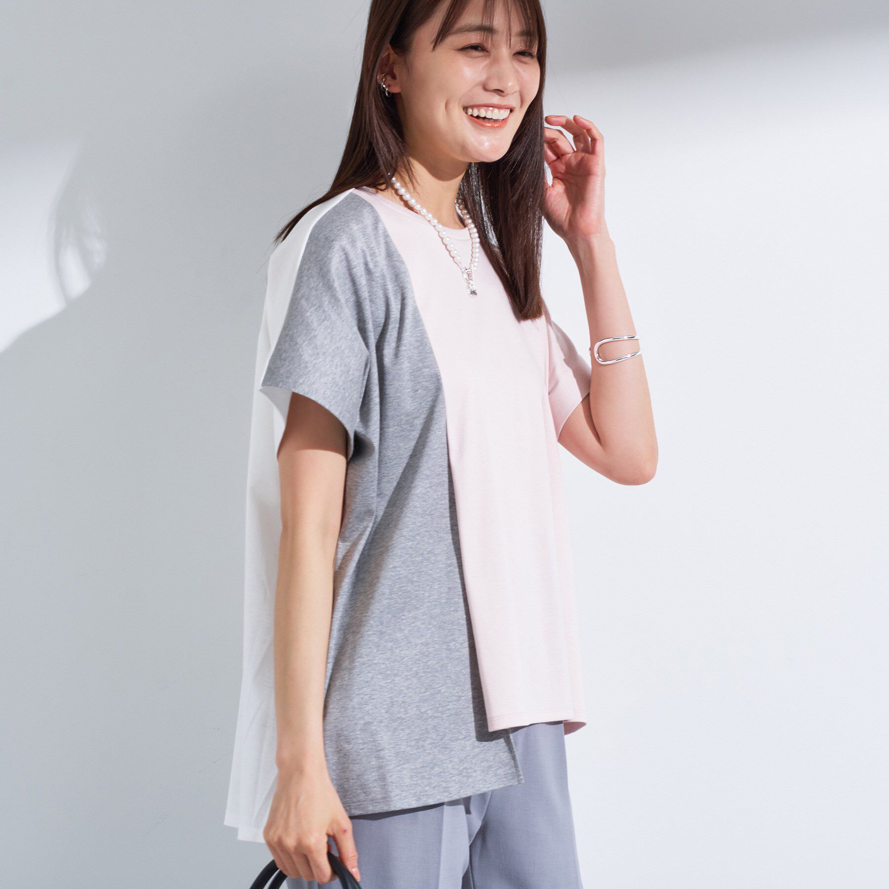 INDIVI「【洗える／汗ジミ防止】バイカラー＆アシメヘム Tシャツ」|Tシャツ・カットソー|